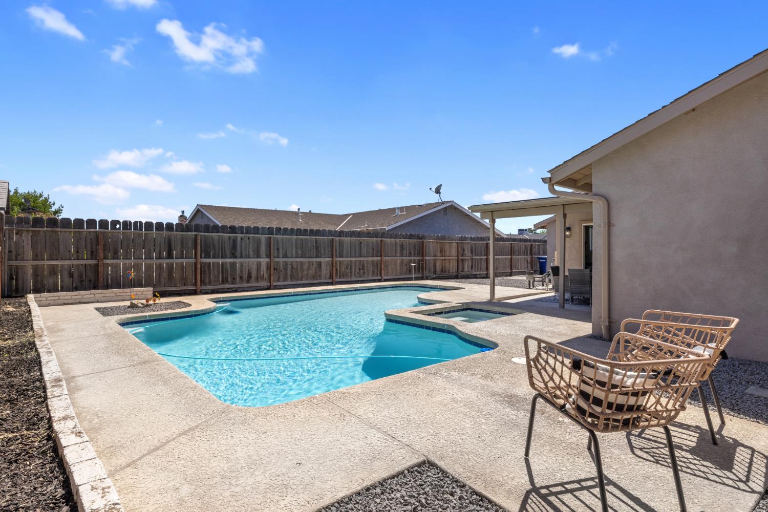 1744 Darwin Ct, Ceres, CA 95307