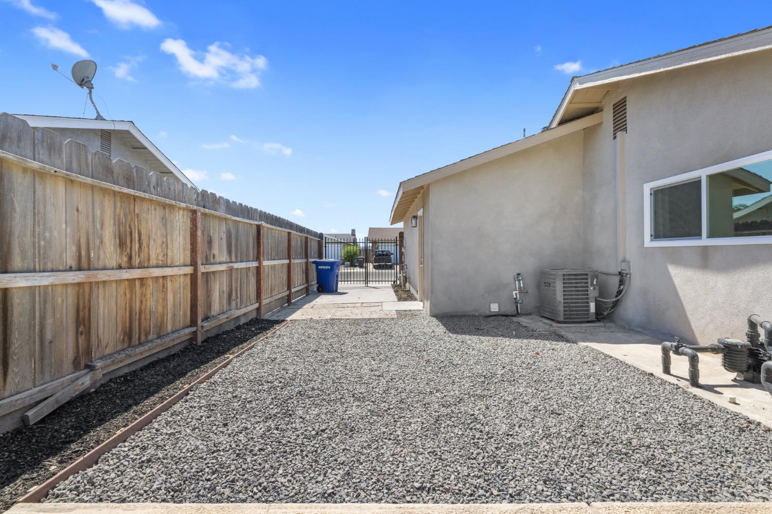 1744 Darwin Ct, Ceres, CA 95307