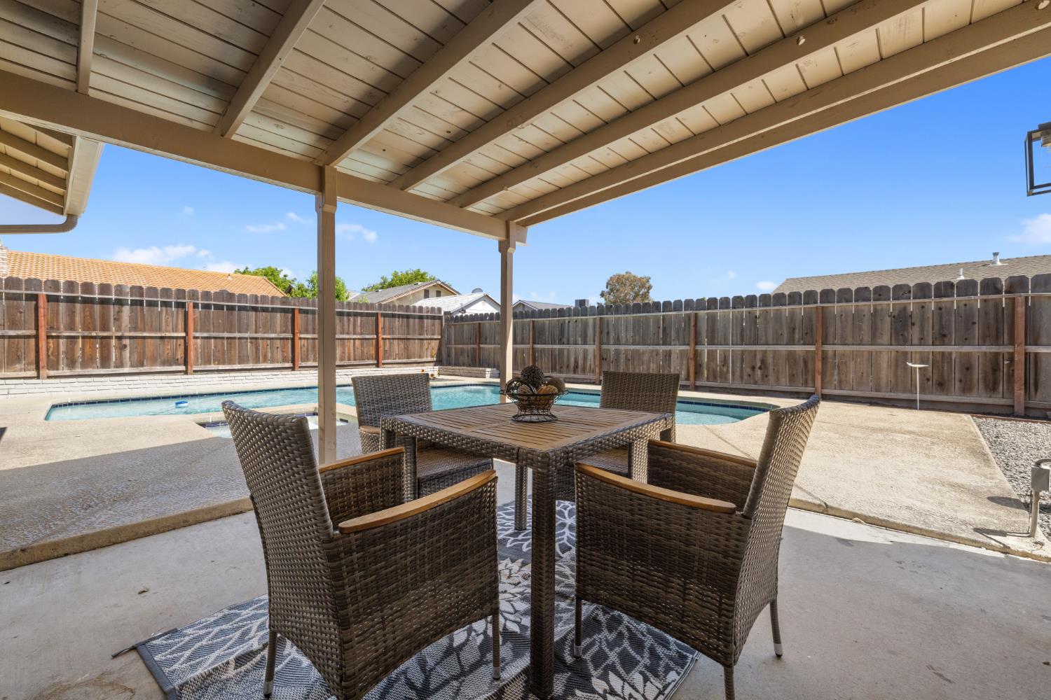 1744 Darwin Ct, Ceres, CA 95307