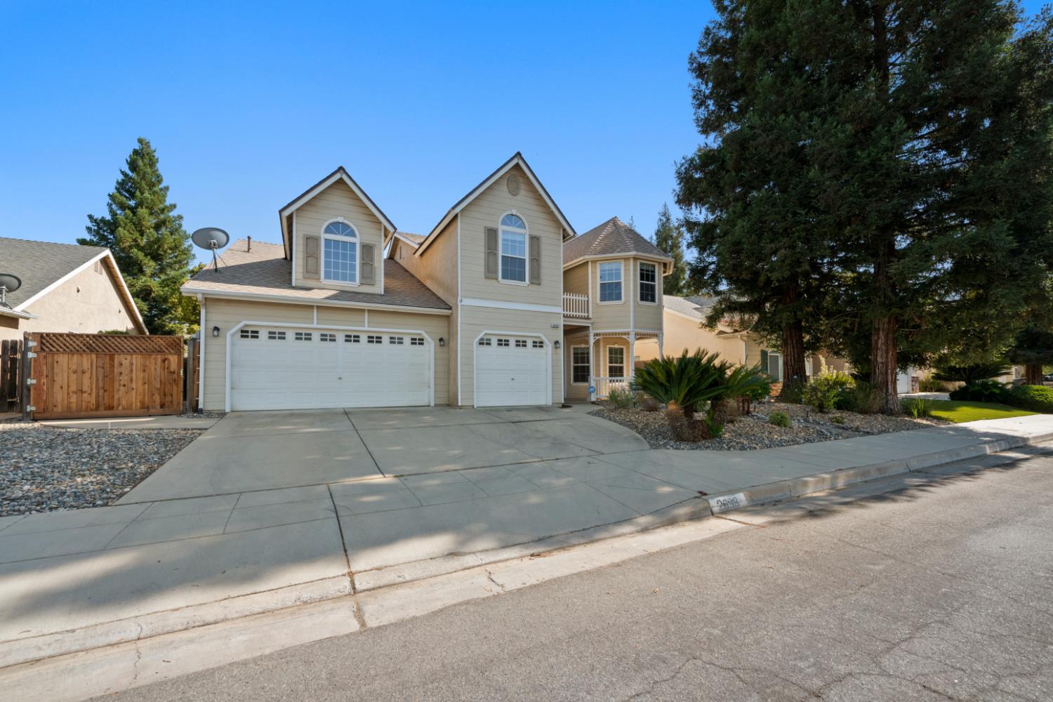 2693 E Lester Ave, Fresno, CA 93720
