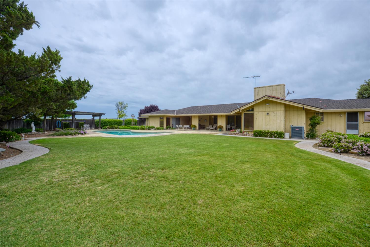1471 State Highway 33, Gustine, CA 95322