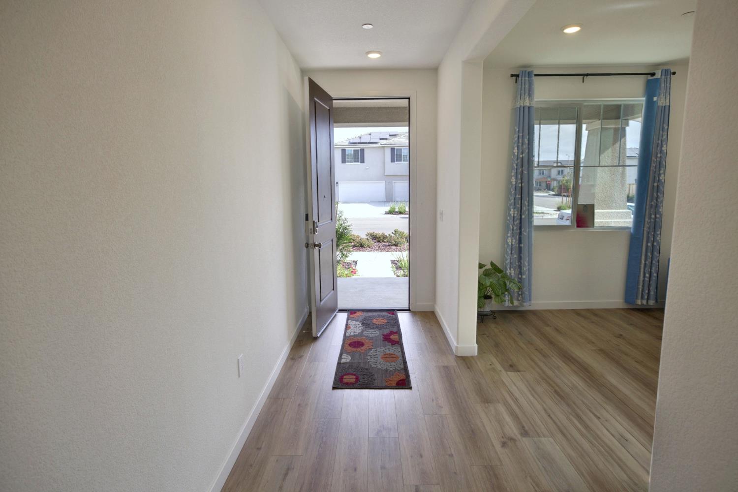 3276 Oak Trail Dr, Manteca, CA 95337
