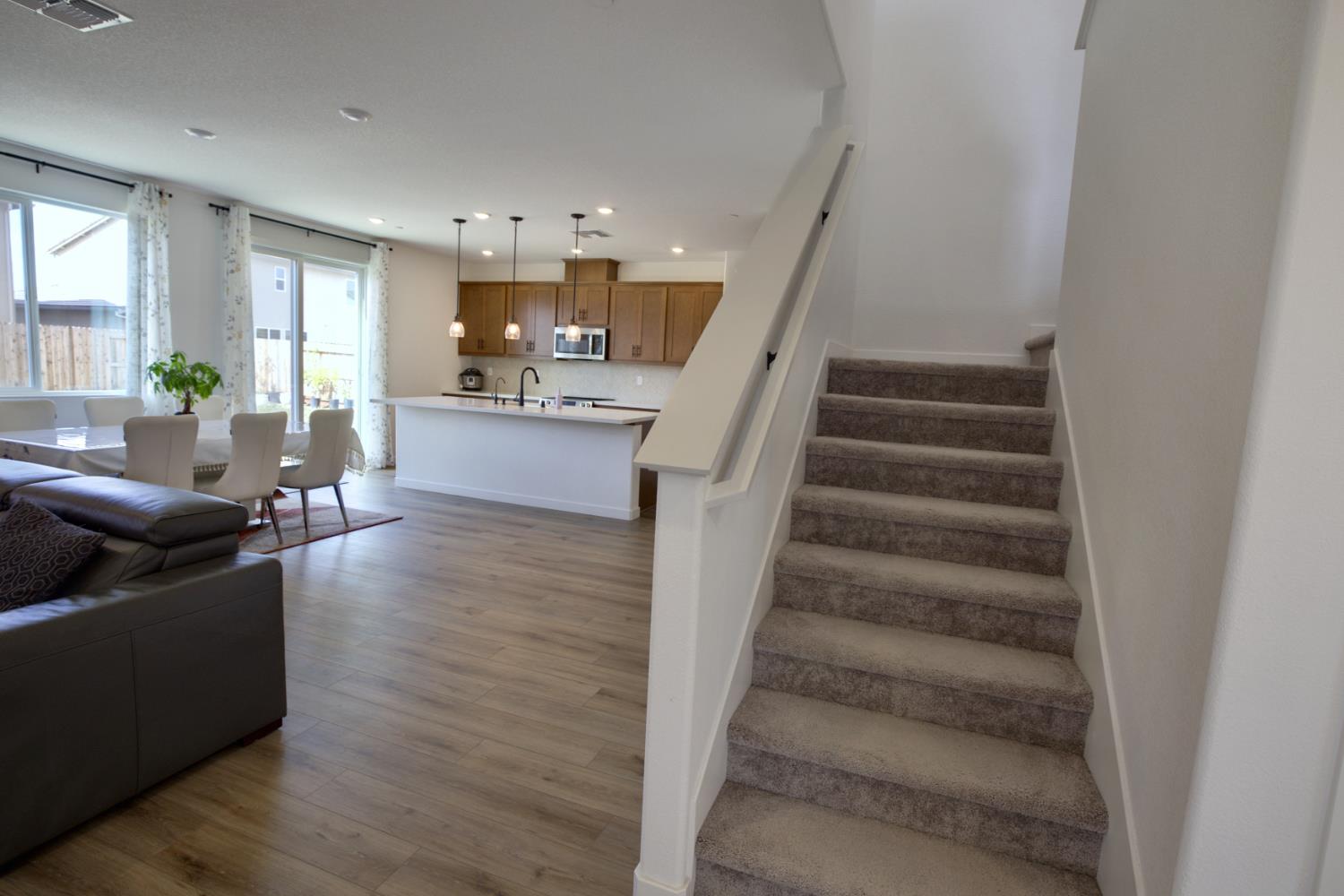 3276 Oak Trail Dr, Manteca, CA 95337