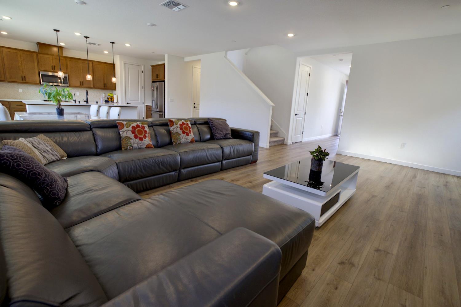 3276 Oak Trail Dr, Manteca, CA 95337