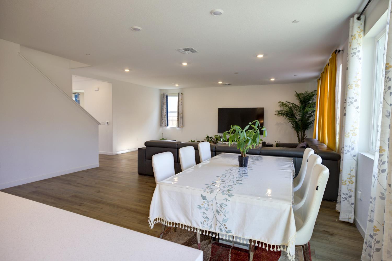 3276 Oak Trail Dr, Manteca, CA 95337