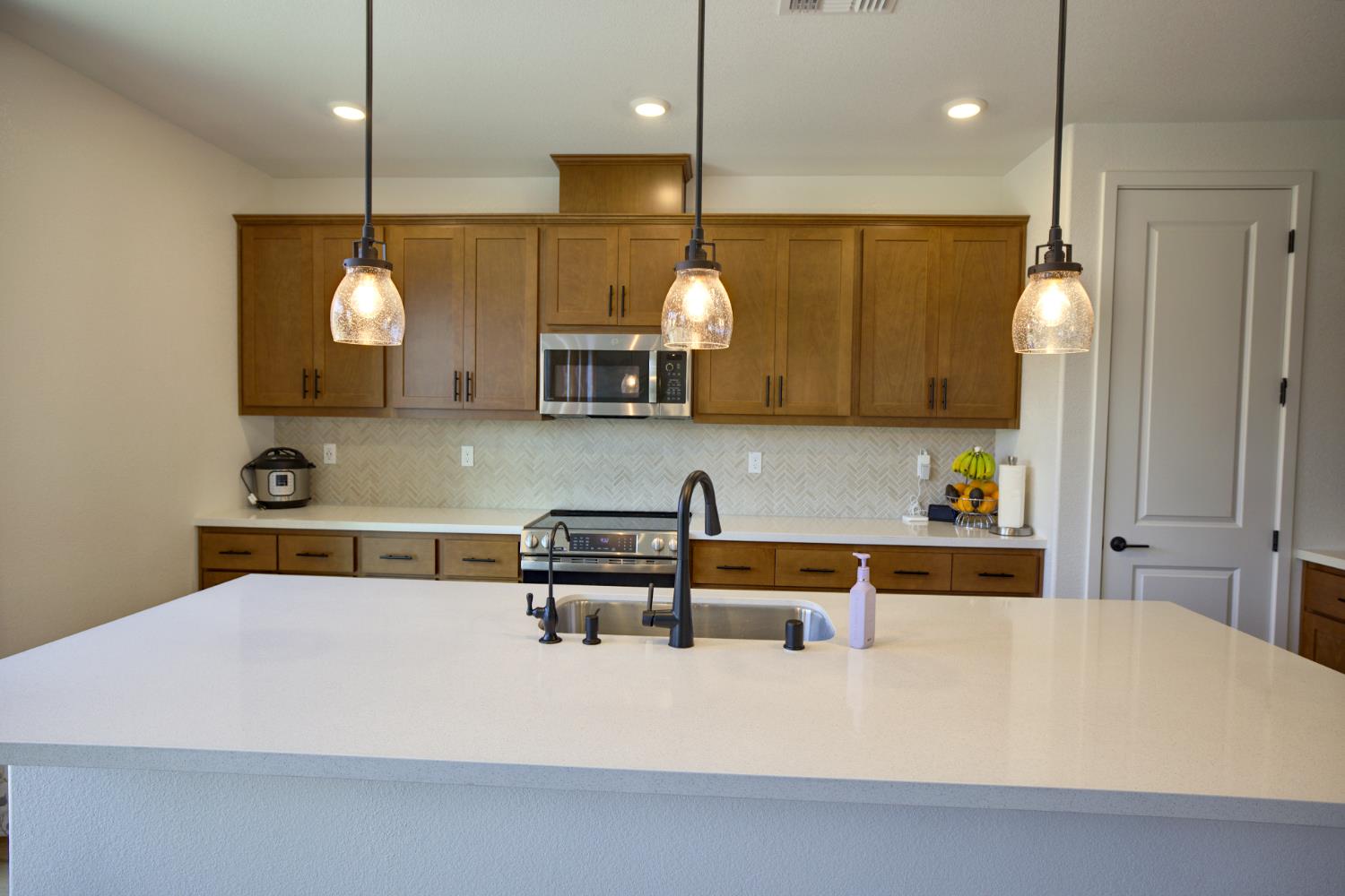 3276 Oak Trail Dr, Manteca, CA 95337