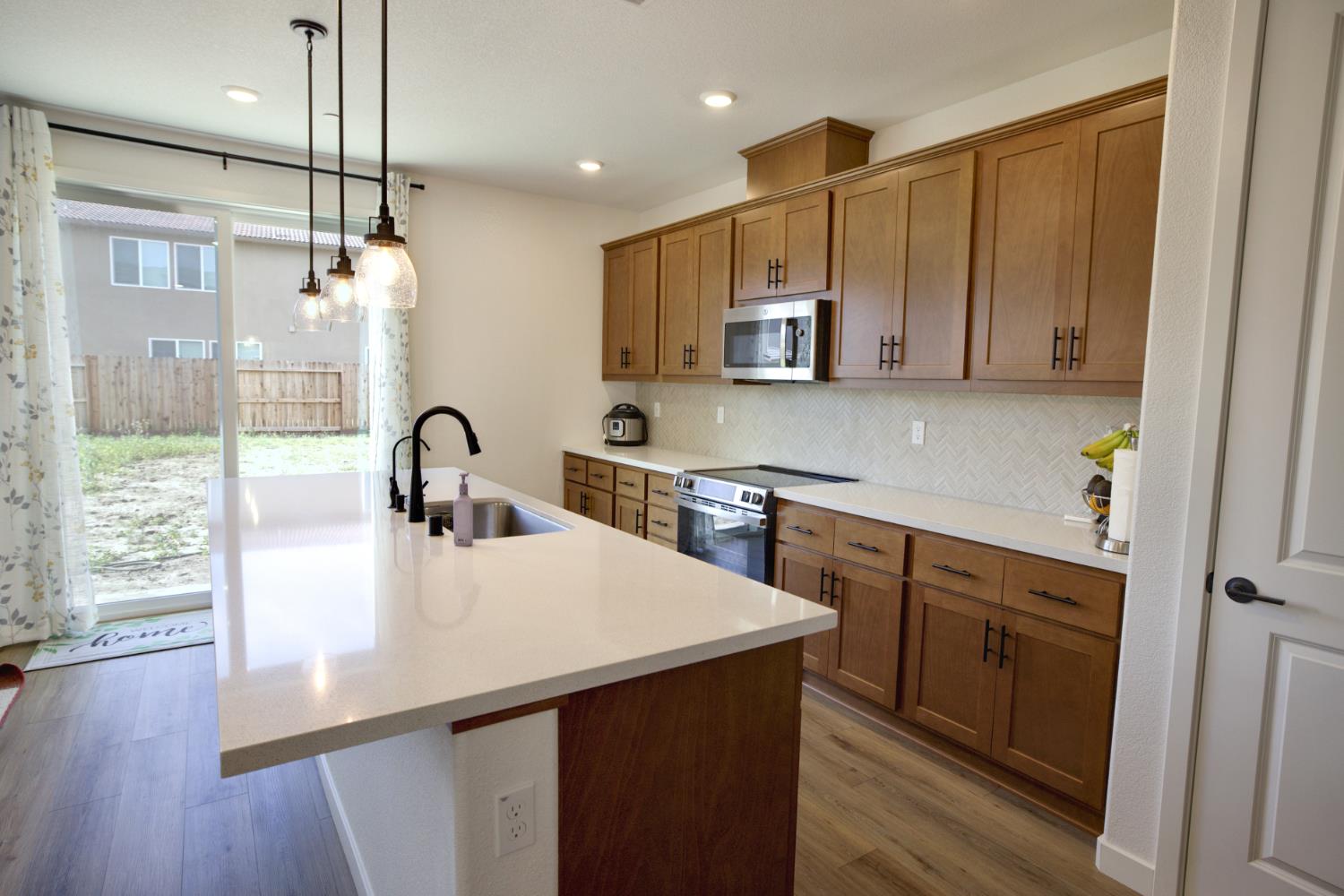 3276 Oak Trail Dr, Manteca, CA 95337