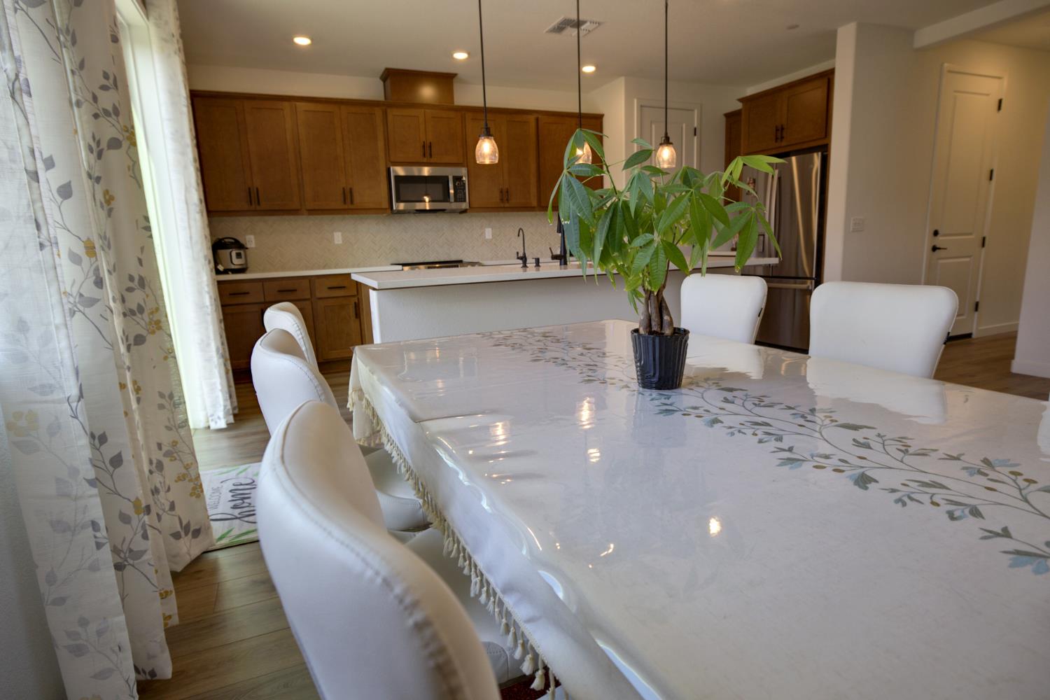 3276 Oak Trail Dr, Manteca, CA 95337