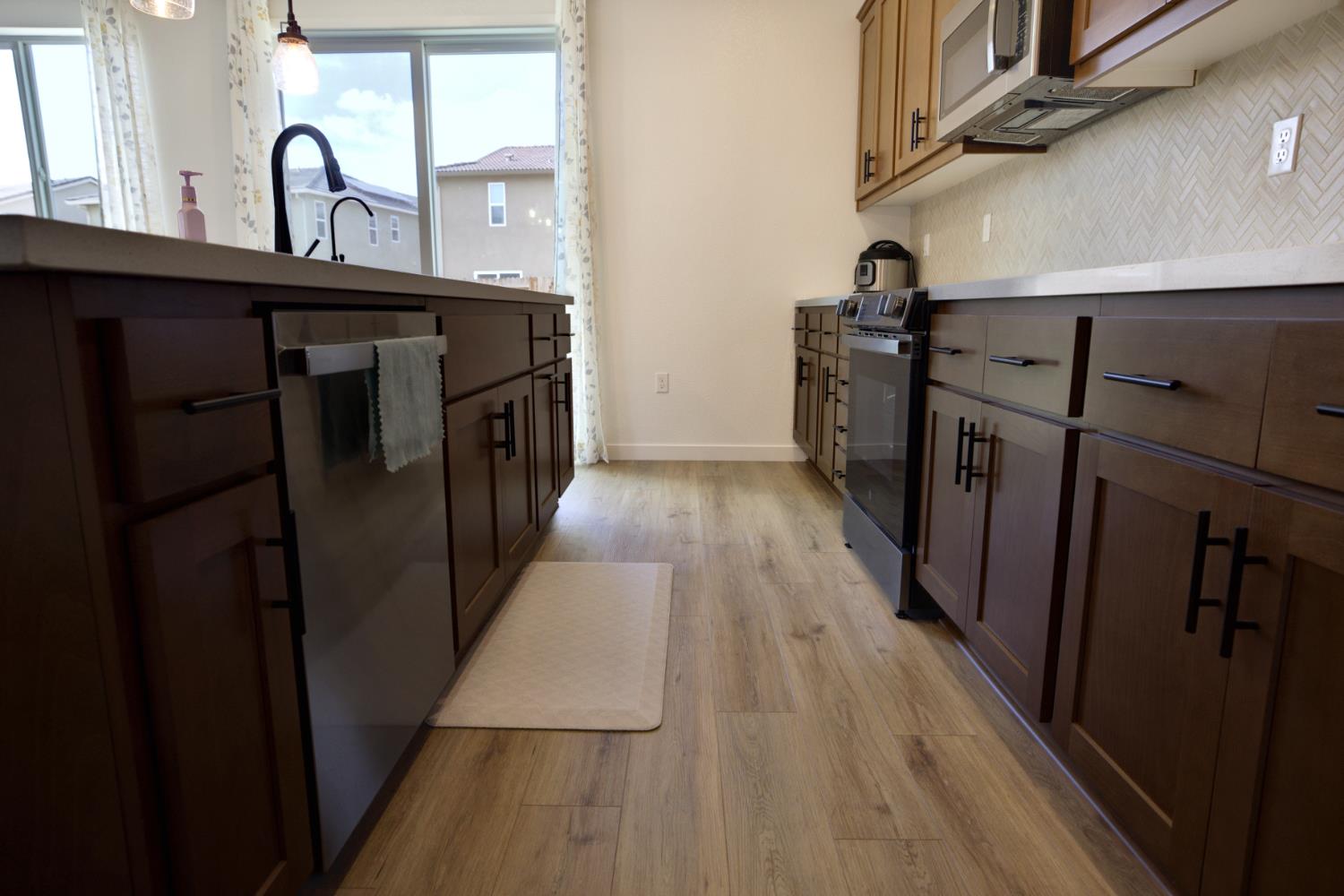 3276 Oak Trail Dr, Manteca, CA 95337