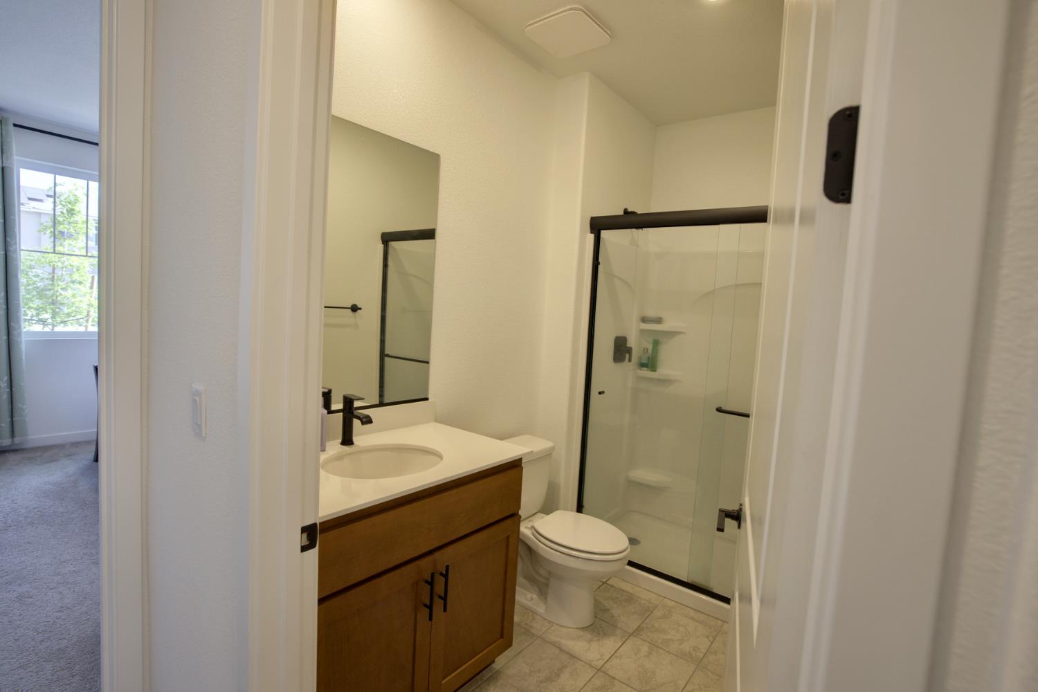 3276 Oak Trail Dr, Manteca, CA 95337