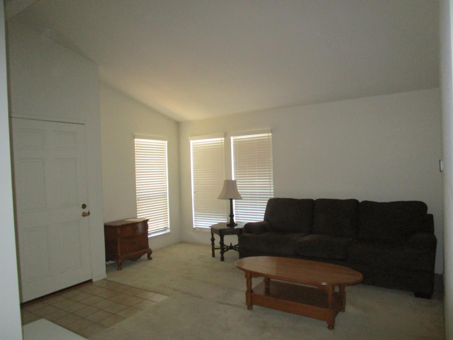 1500 Held Dr #49, Modesto, CA 95355