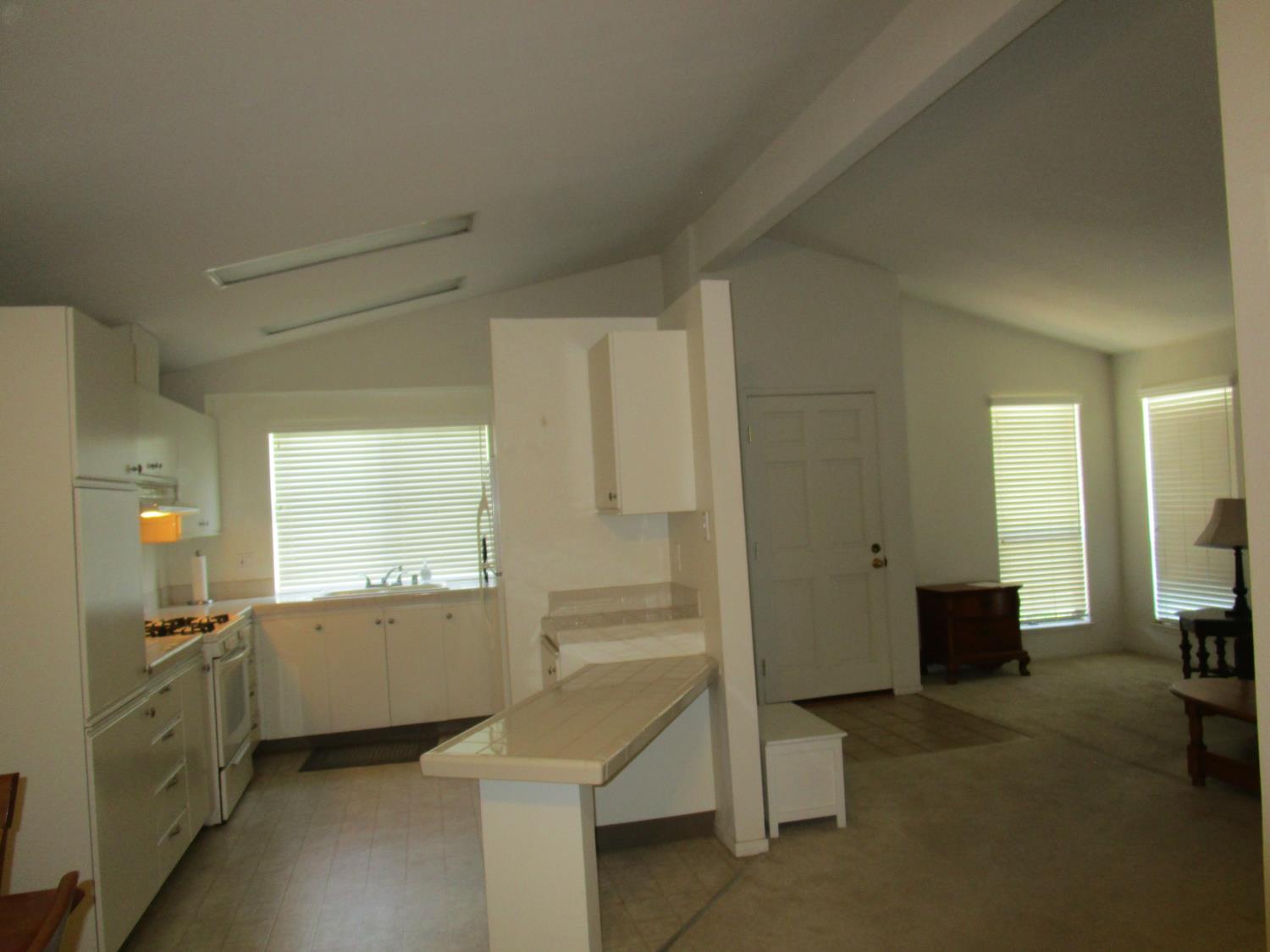 1500 Held Dr #49, Modesto, CA 95355