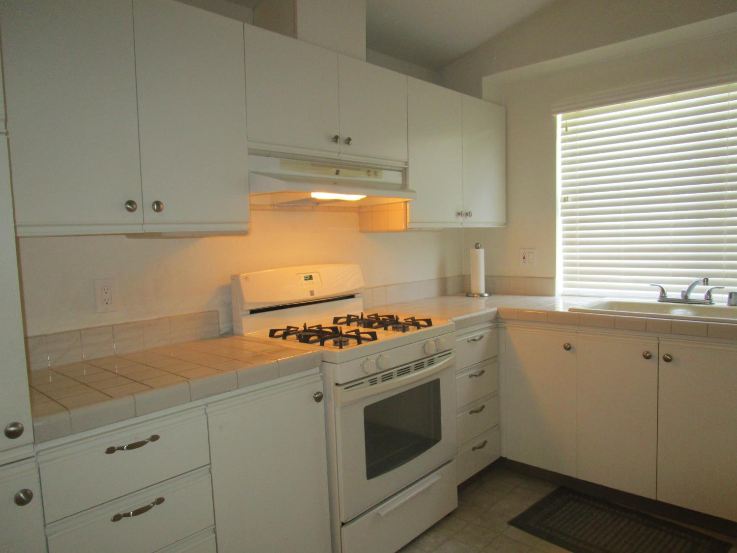 1500 Held Dr #49, Modesto, CA 95355