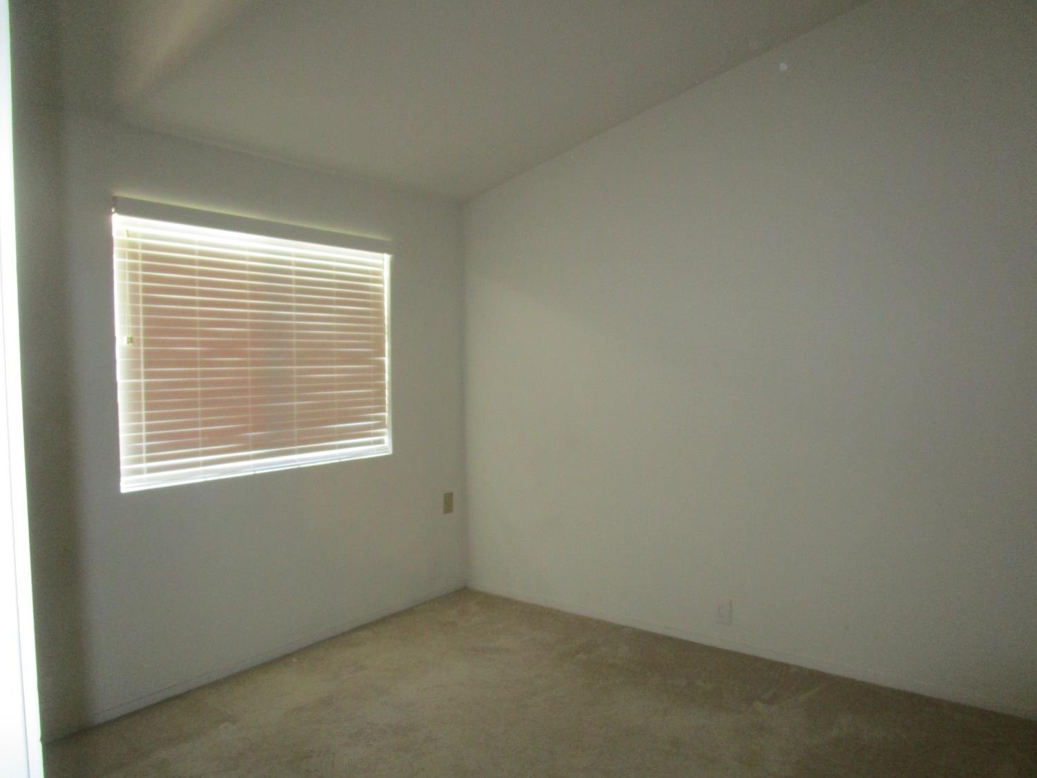 1500 Held Dr #49, Modesto, CA 95355