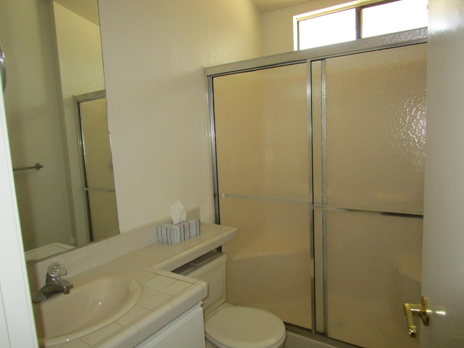 1500 Held Dr #49, Modesto, CA 95355