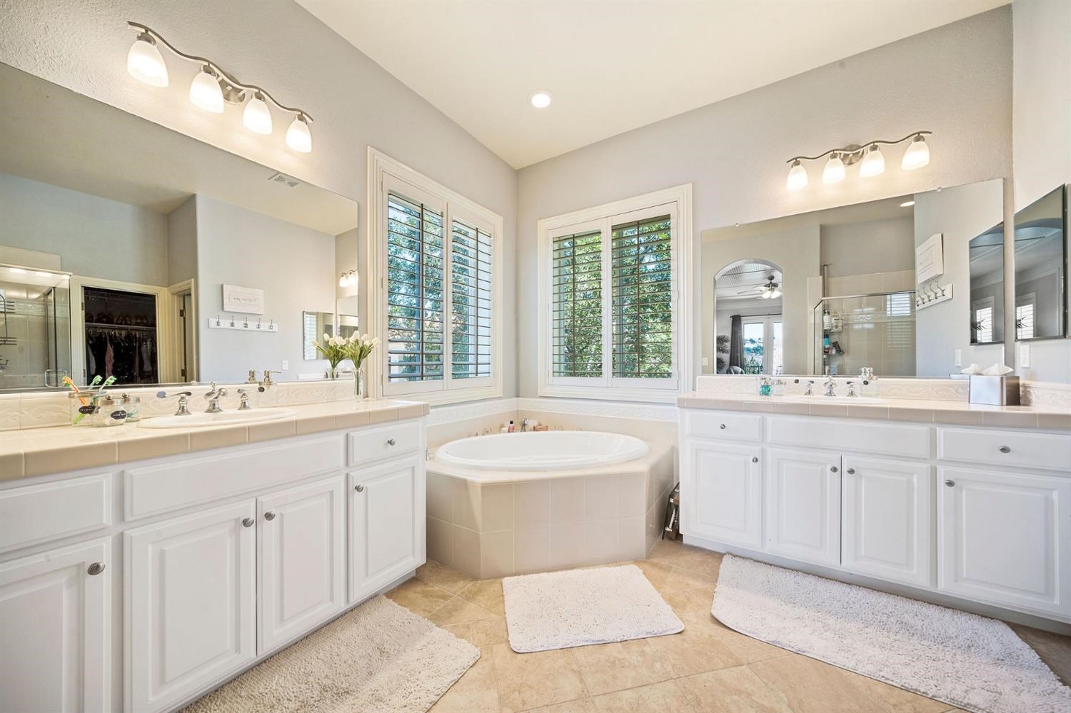 175 Athena Dr, Copperopolis, CA 95228