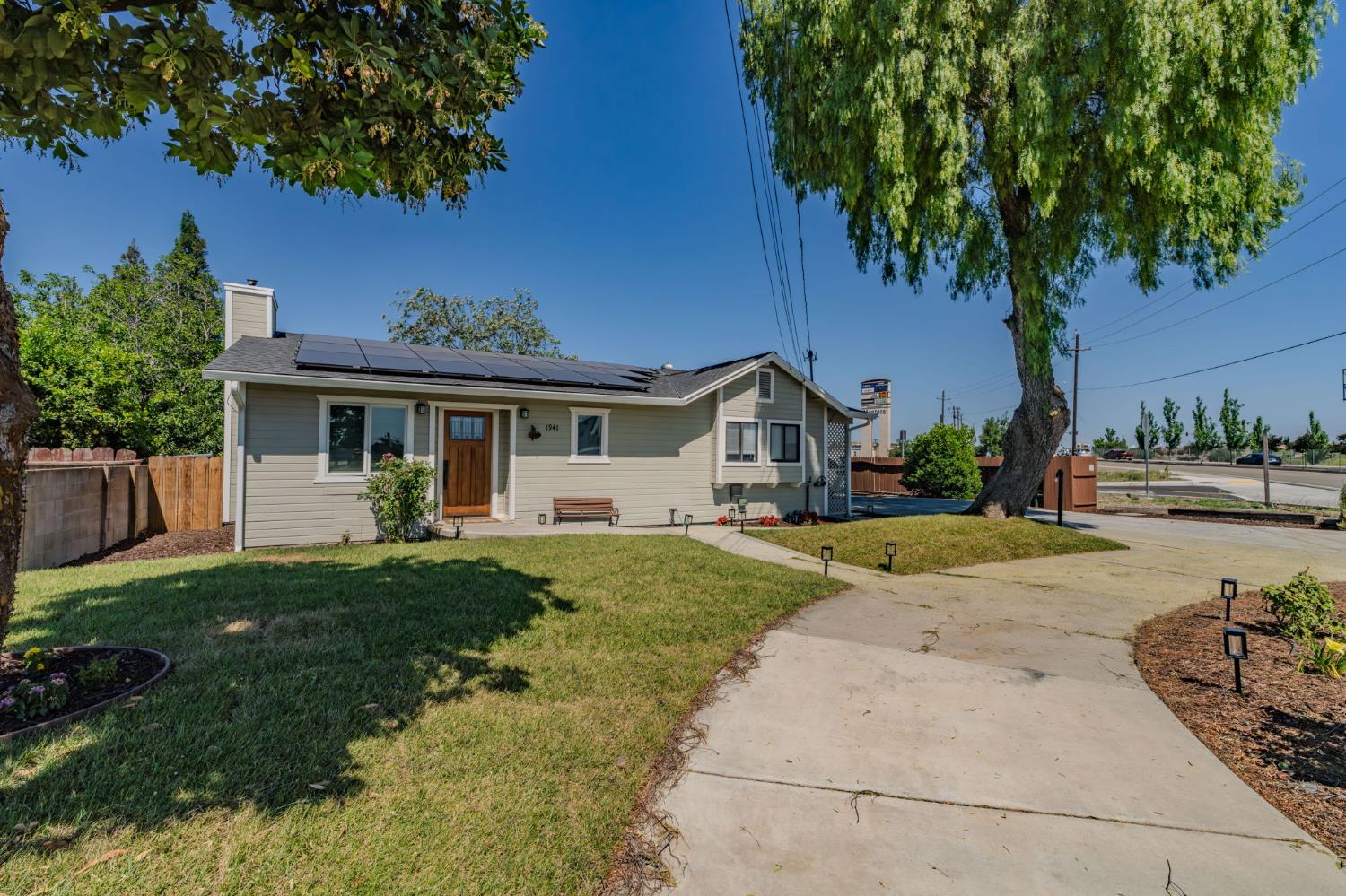 1941 N Main Street, Manteca, CA 95336