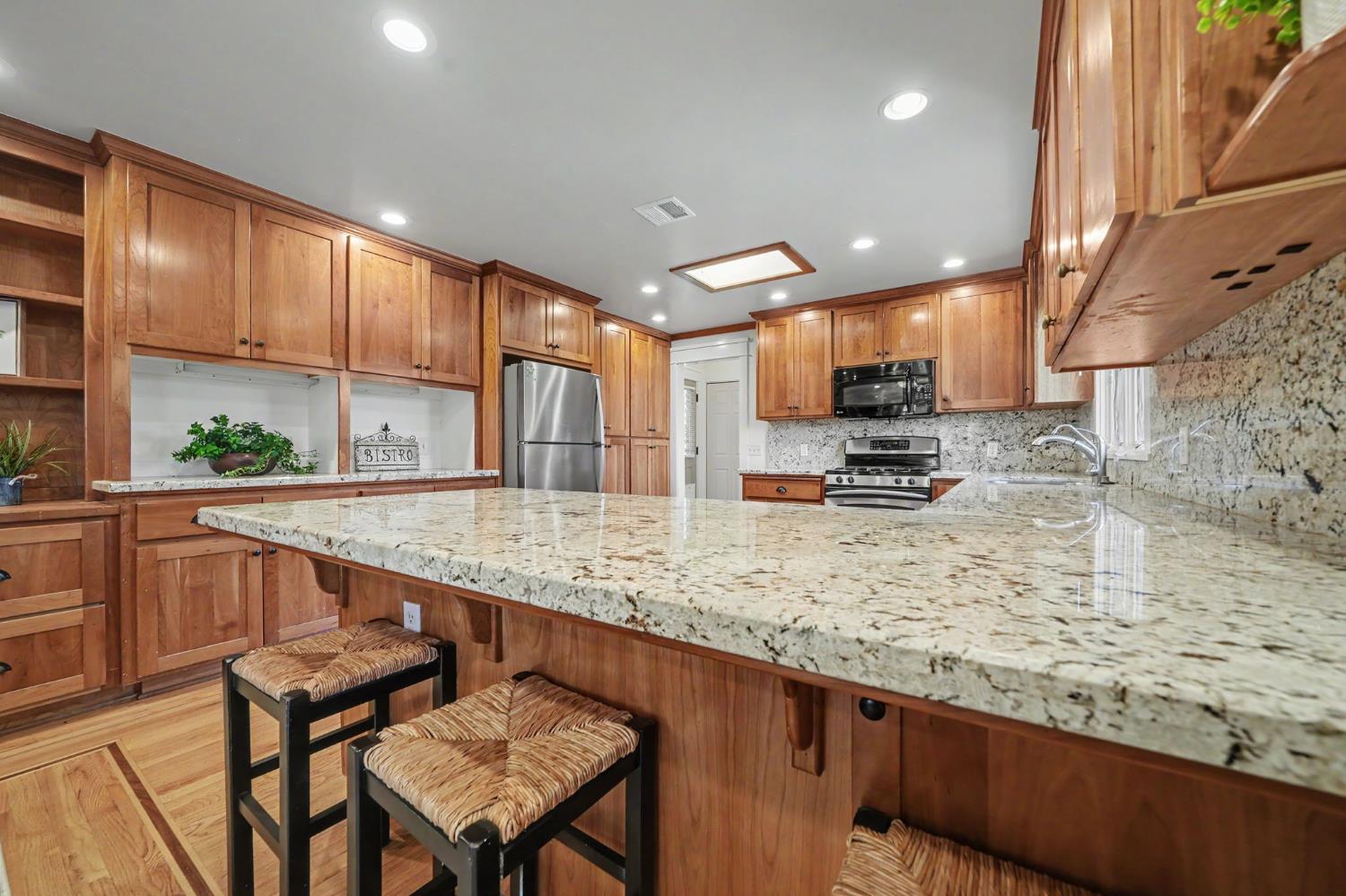 1941 N Main Street, Manteca, CA 95336
