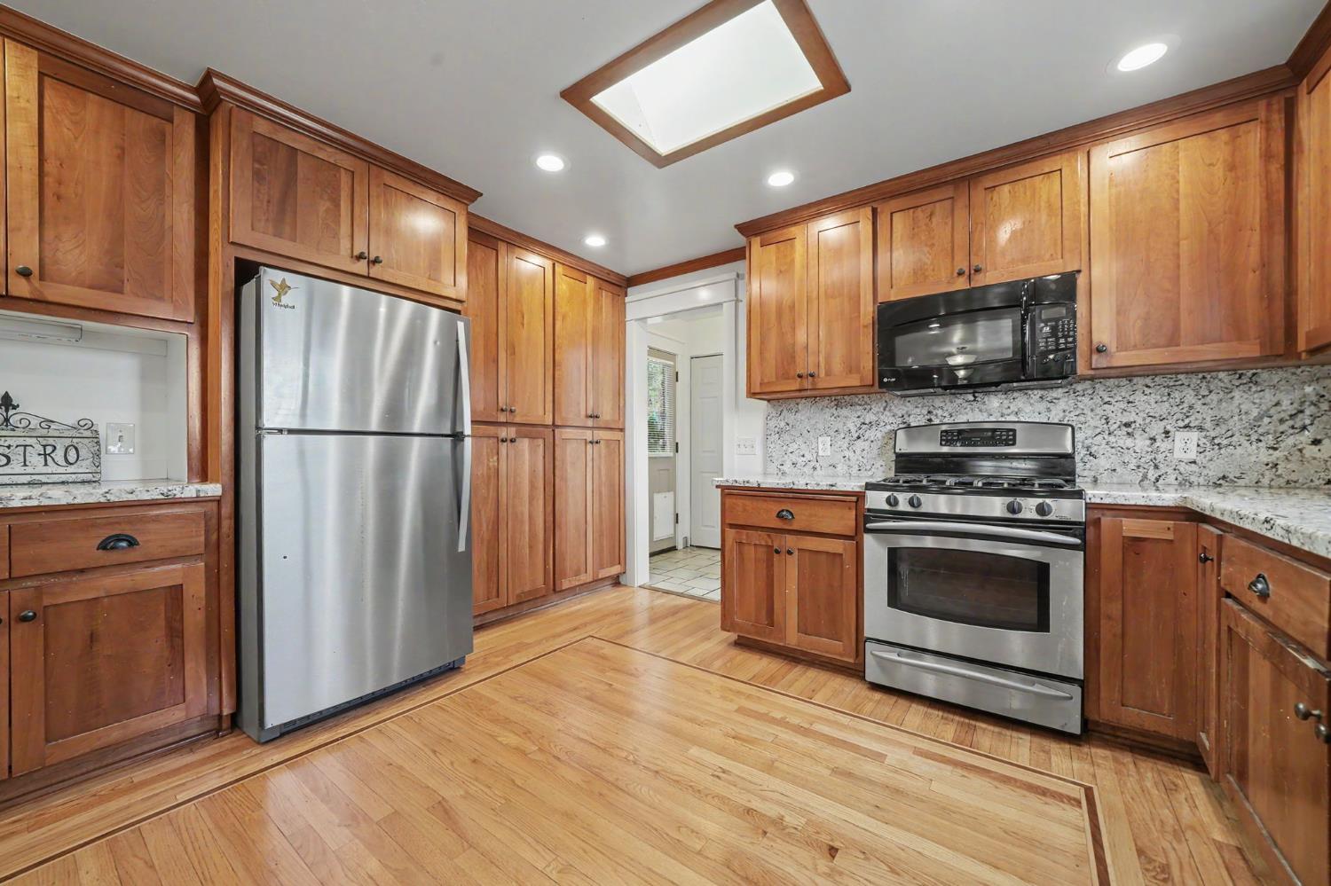1941 N Main Street, Manteca, CA 95336
