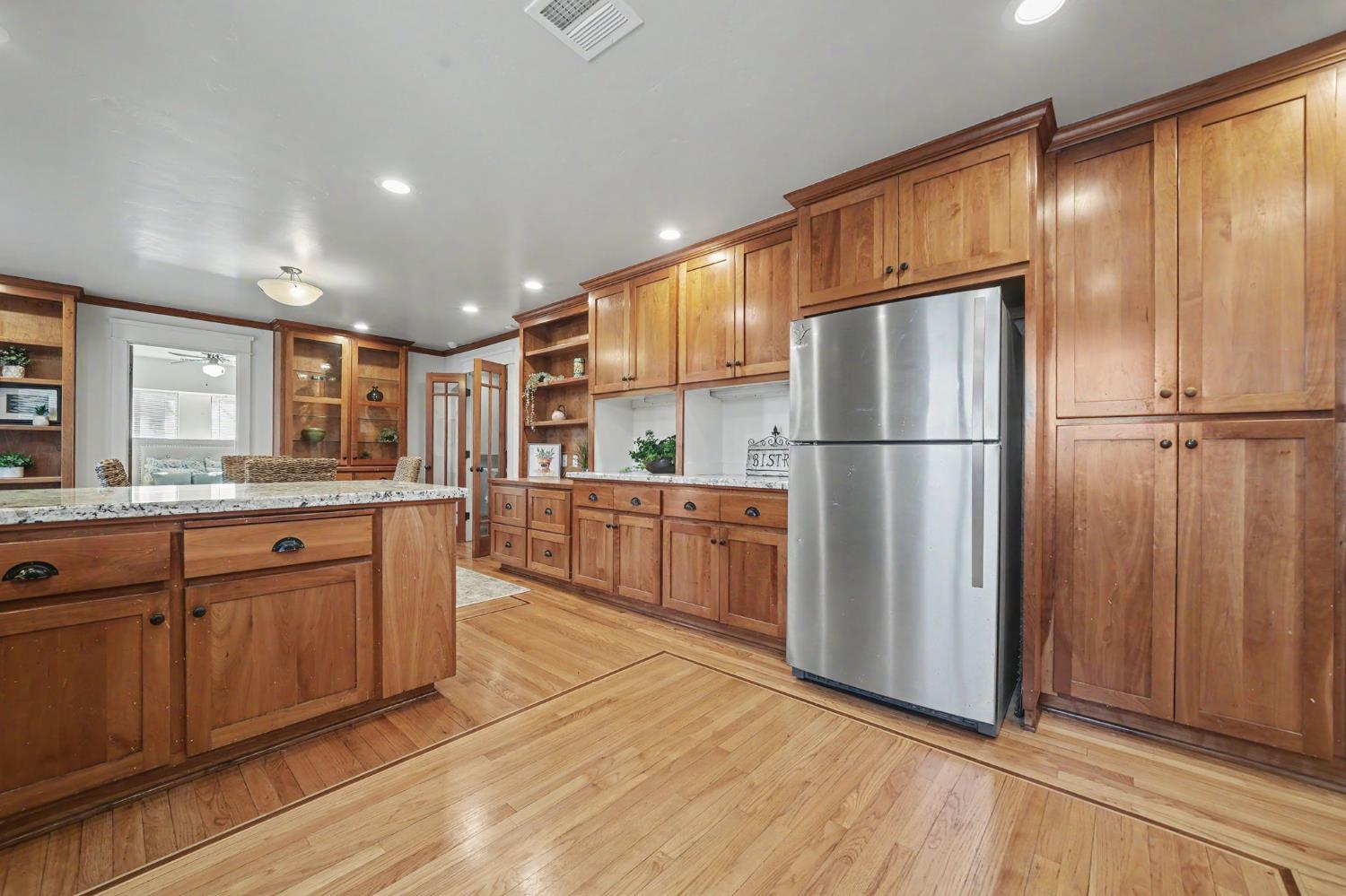 1941 N Main Street, Manteca, CA 95336