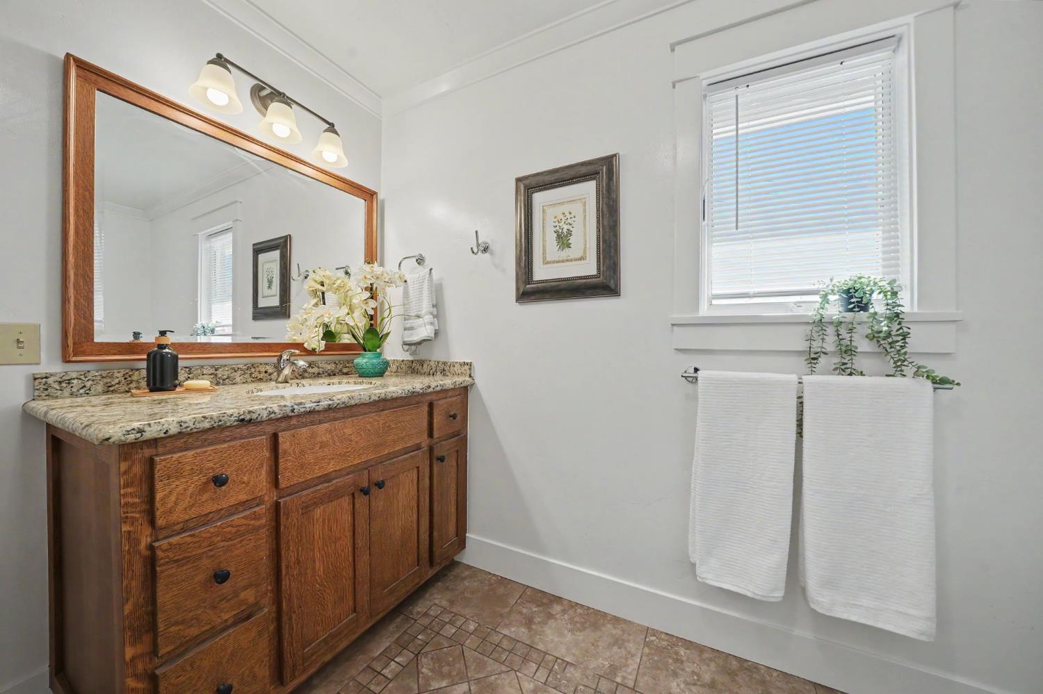 1941 N Main Street, Manteca, CA 95336