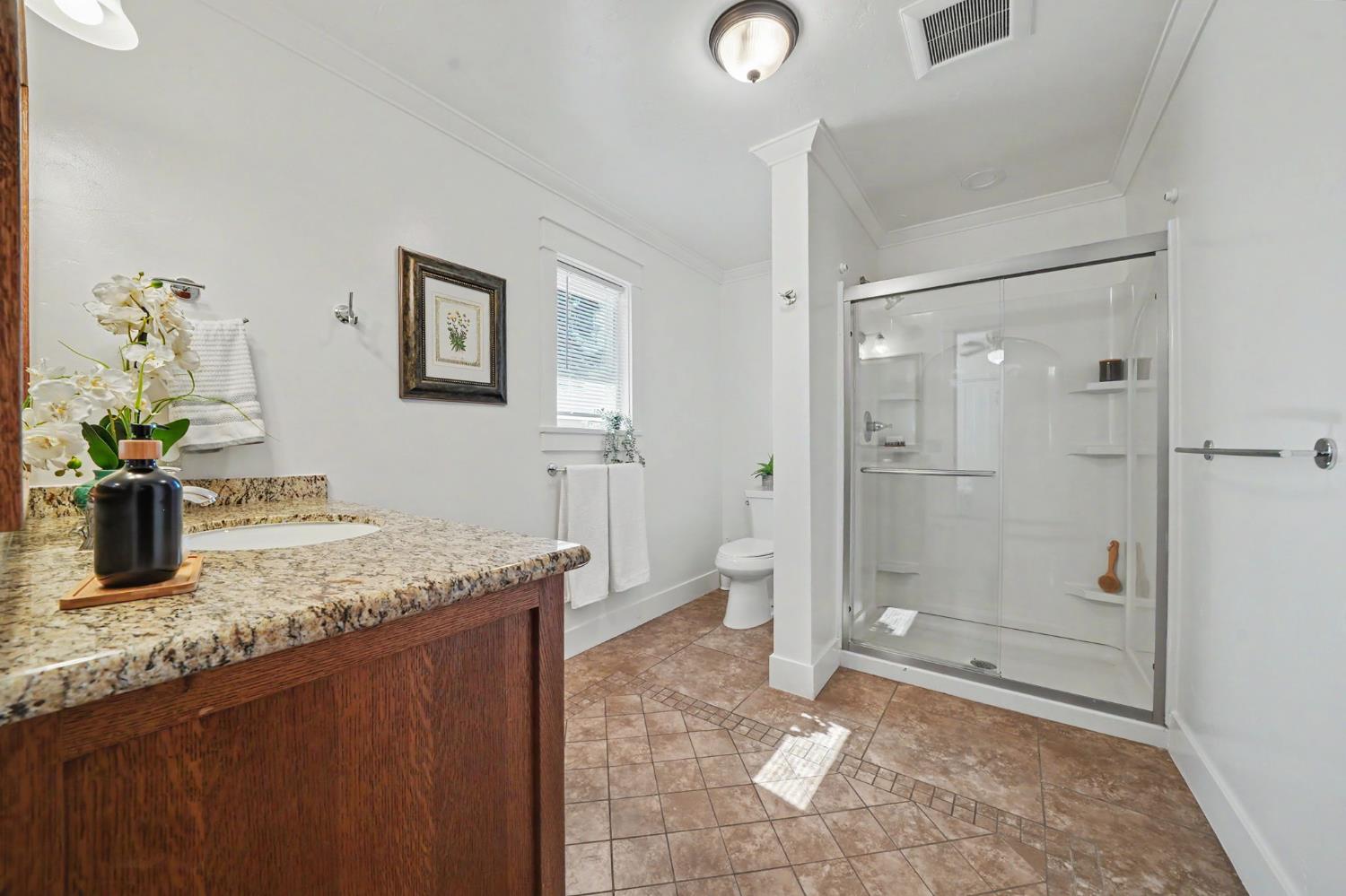 1941 N Main Street, Manteca, CA 95336