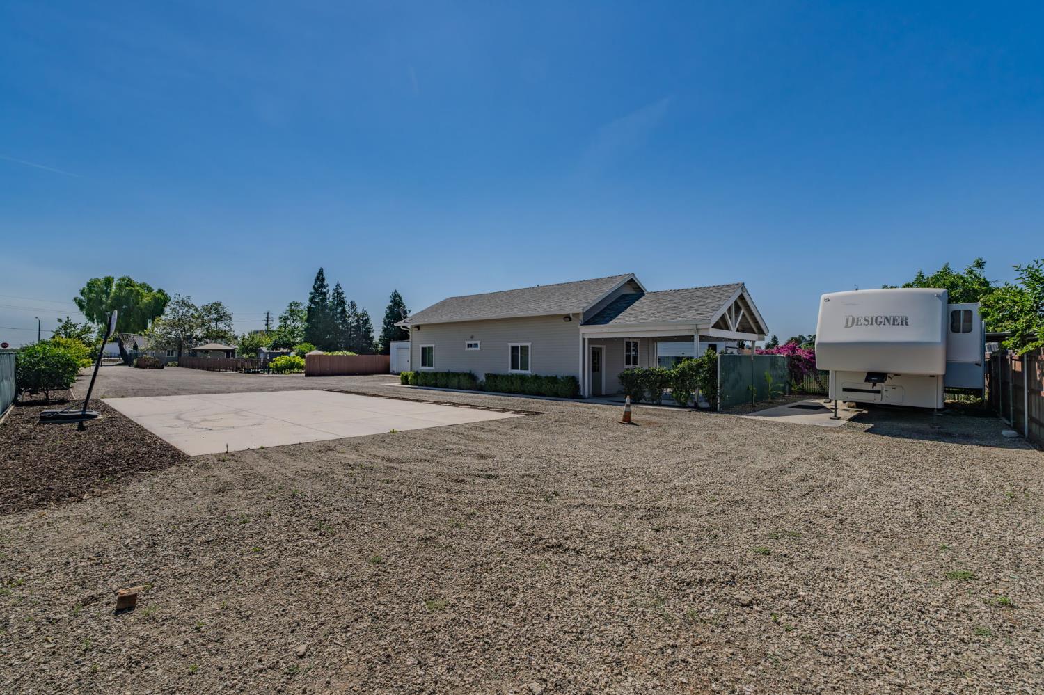 1941 N Main Street, Manteca, CA 95336