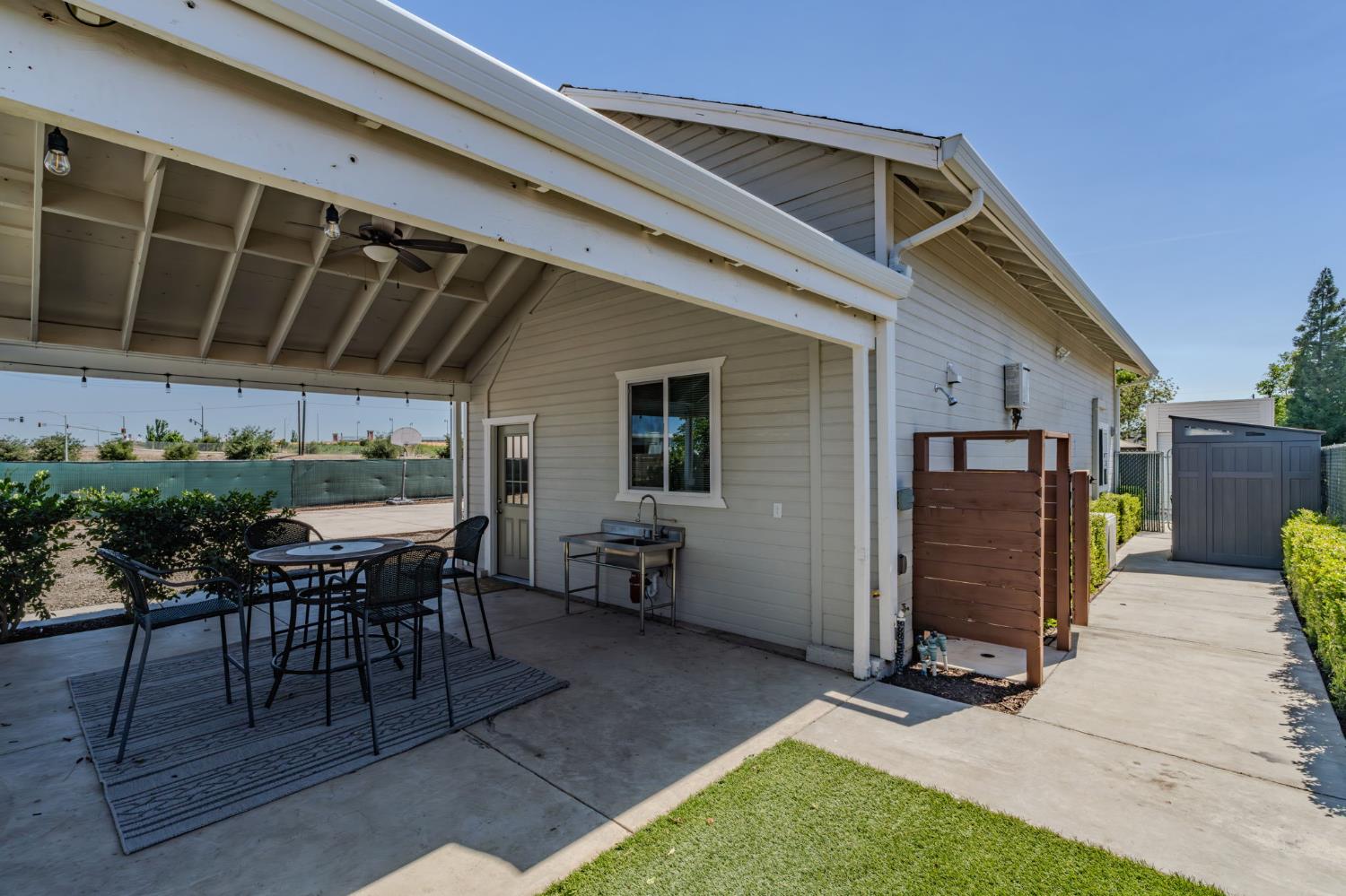 1941 N Main Street, Manteca, CA 95336