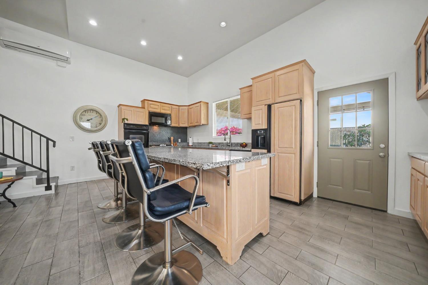 1941 N Main Street, Manteca, CA 95336