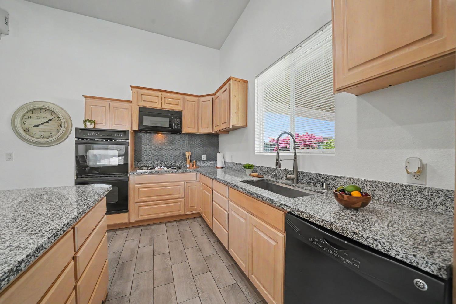 1941 N Main Street, Manteca, CA 95336