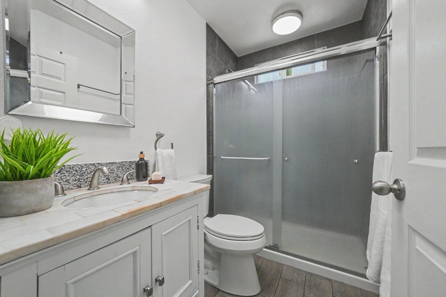 1941 N Main Street, Manteca, CA 95336
