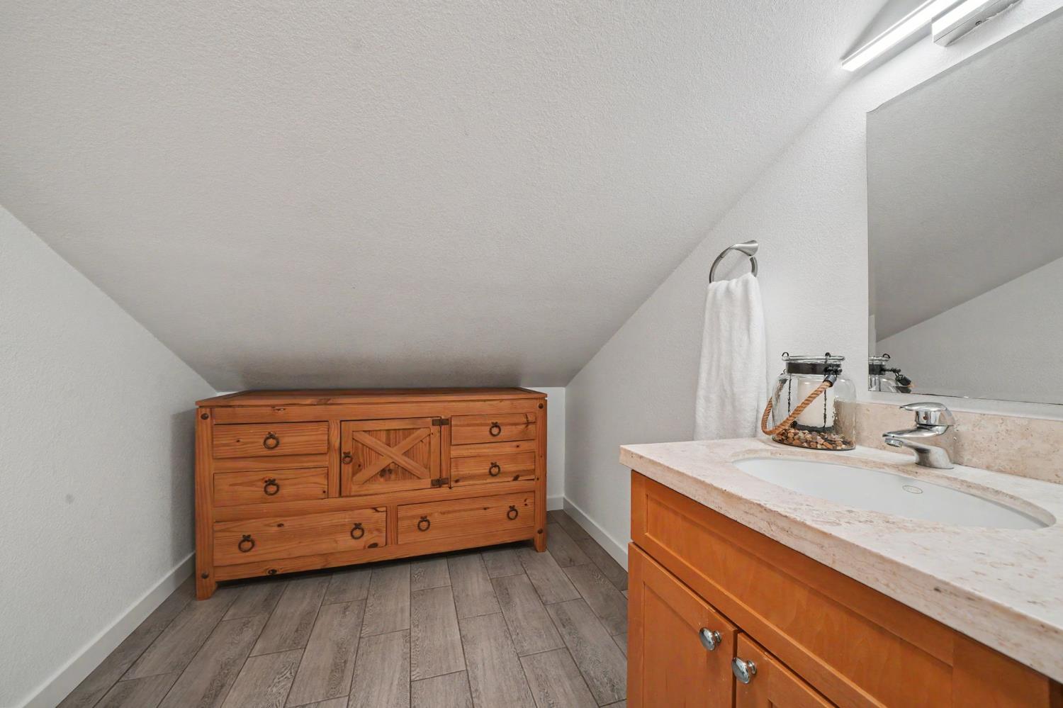 1941 N Main Street, Manteca, CA 95336