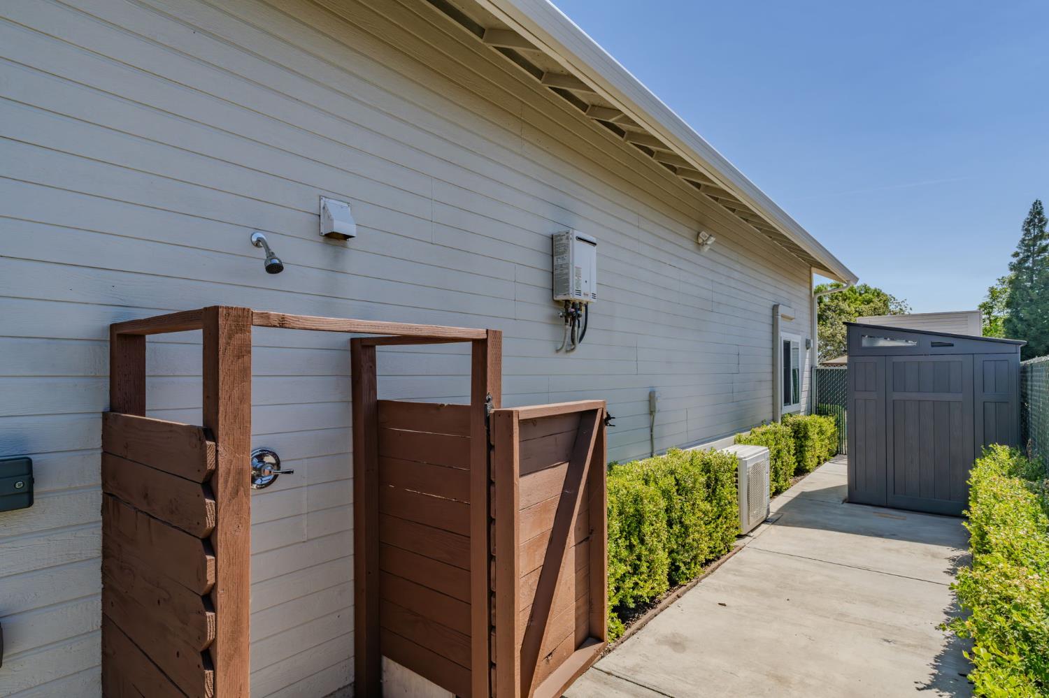 1941 N Main Street, Manteca, CA 95336