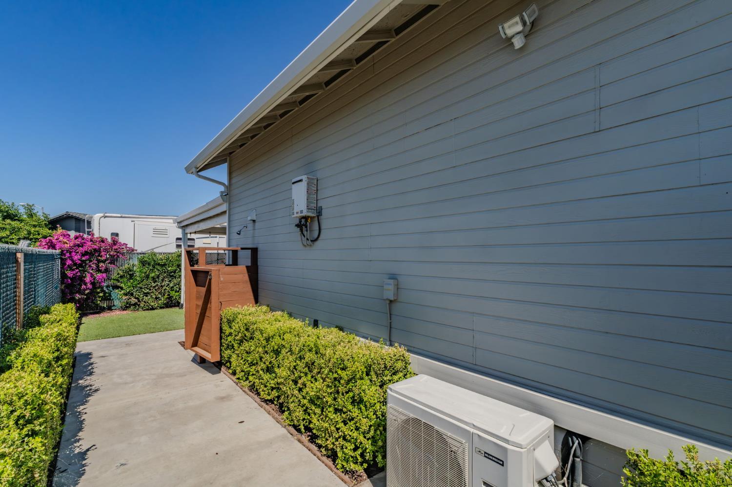 1941 N Main Street, Manteca, CA 95336
