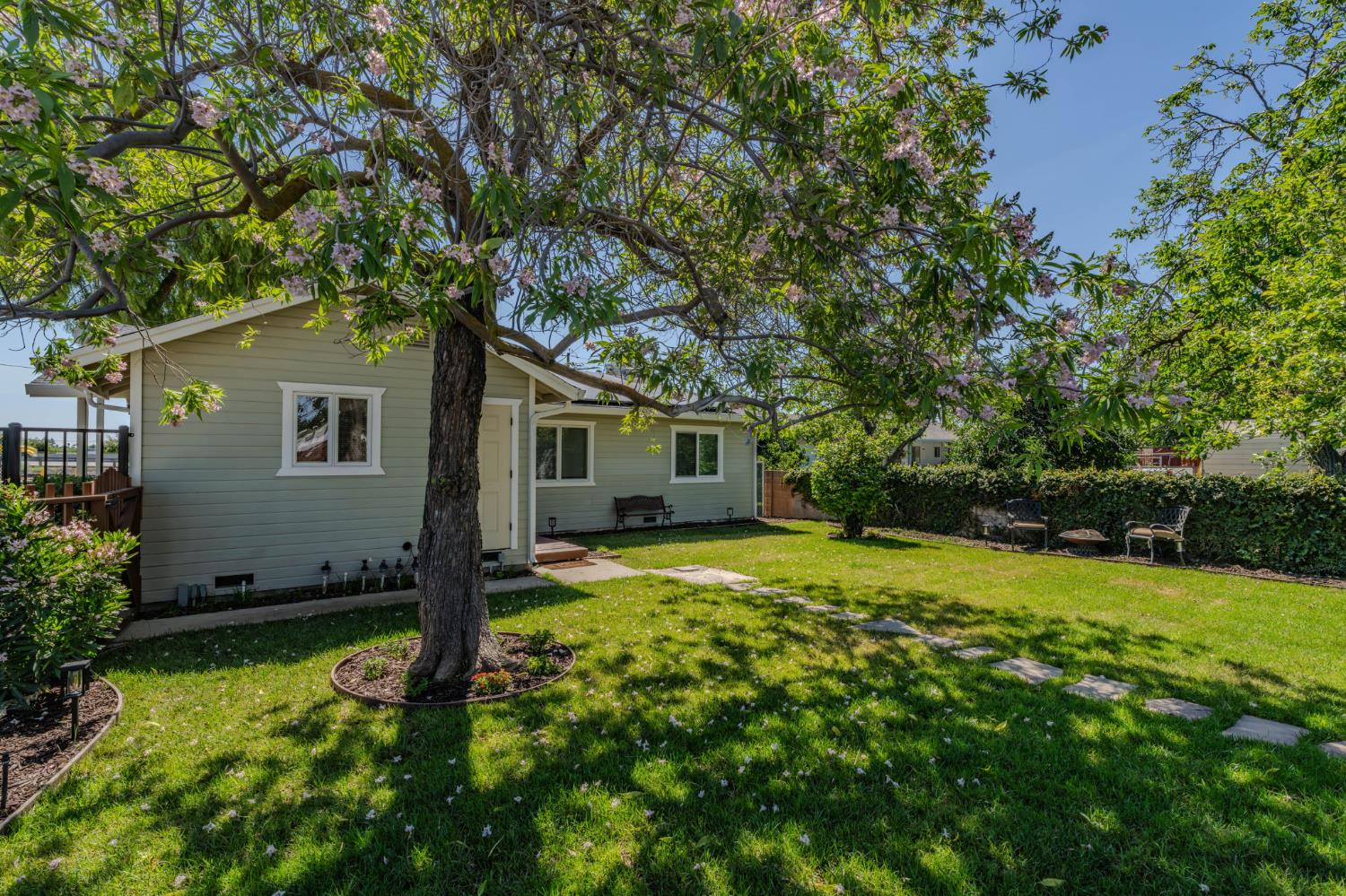 1941 N Main Street, Manteca, CA 95336