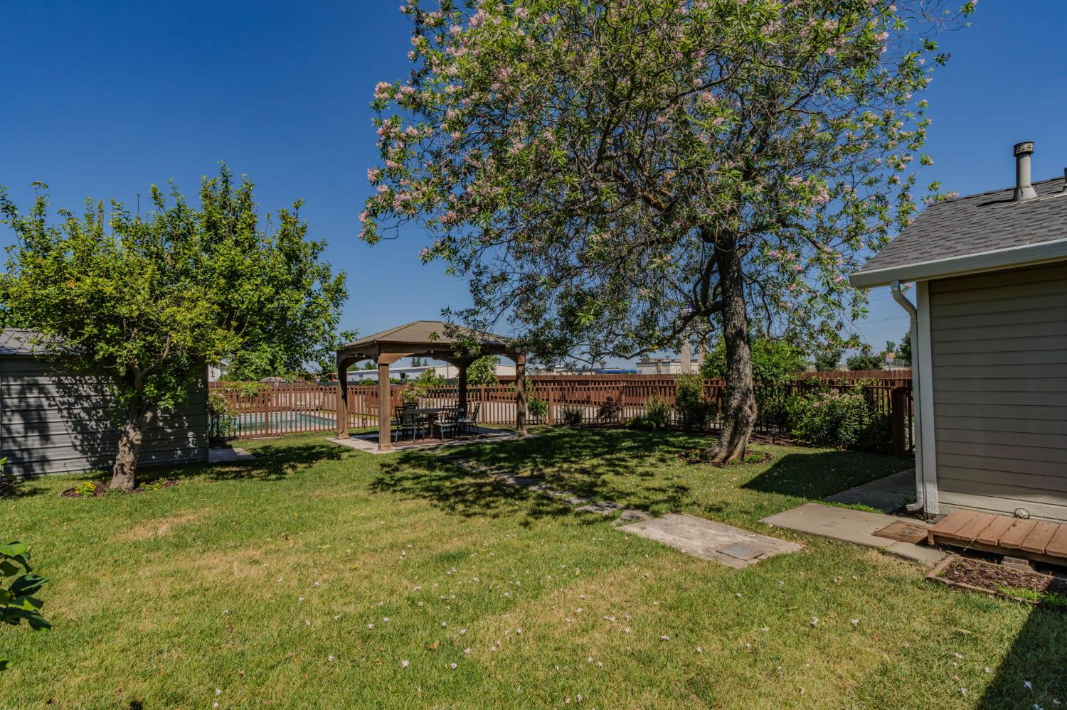 1941 N Main Street, Manteca, CA 95336