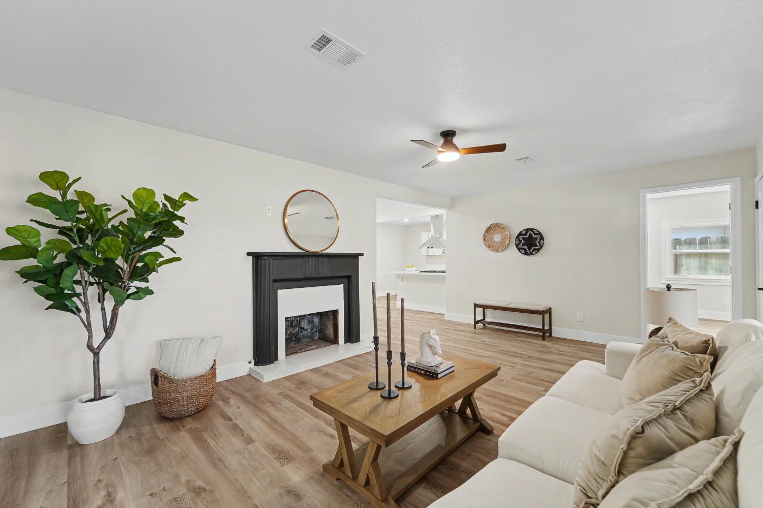 234 S Lee Ave, Oakdale, CA 95361