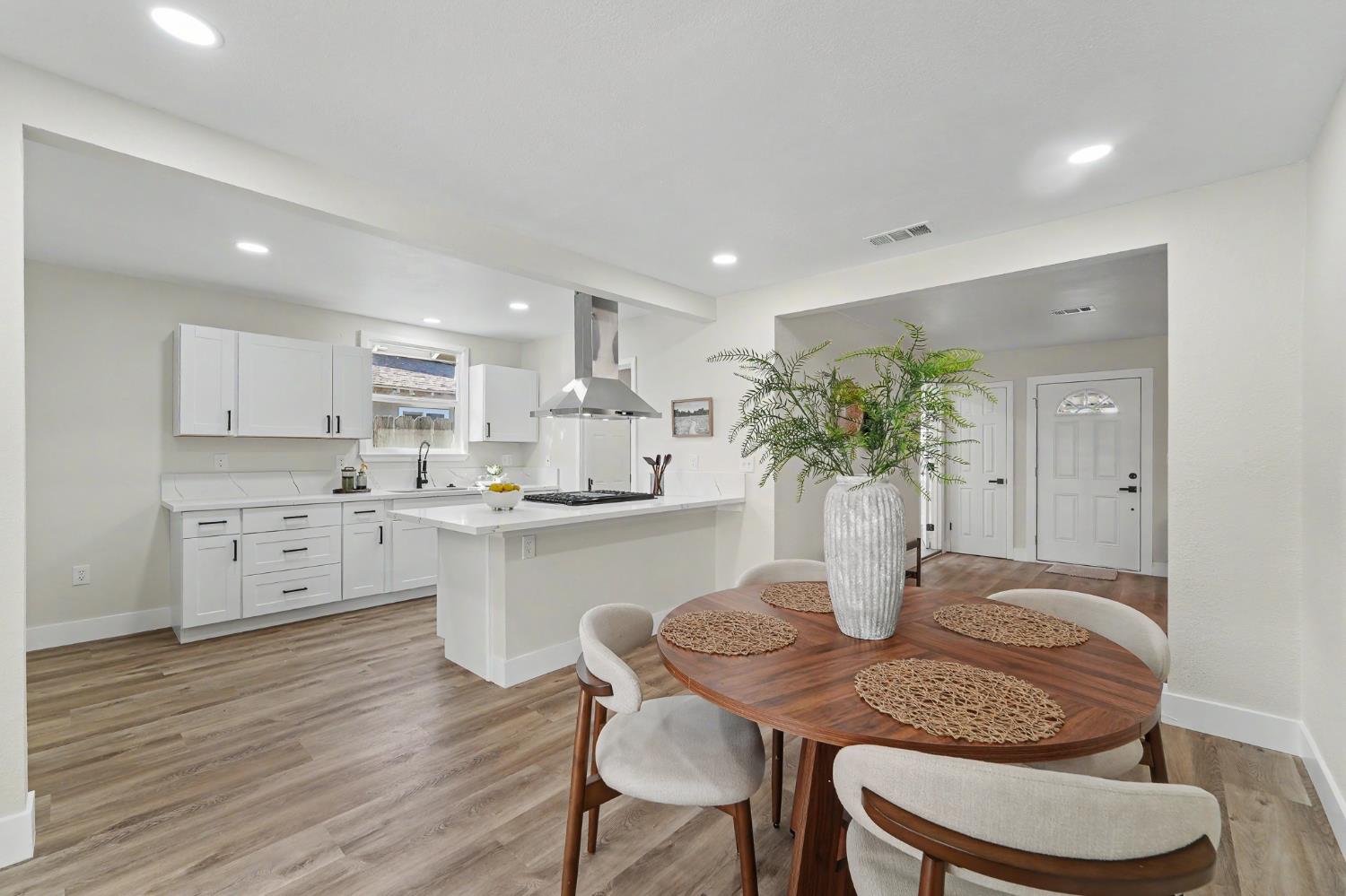 234 S Lee Ave, Oakdale, CA 95361