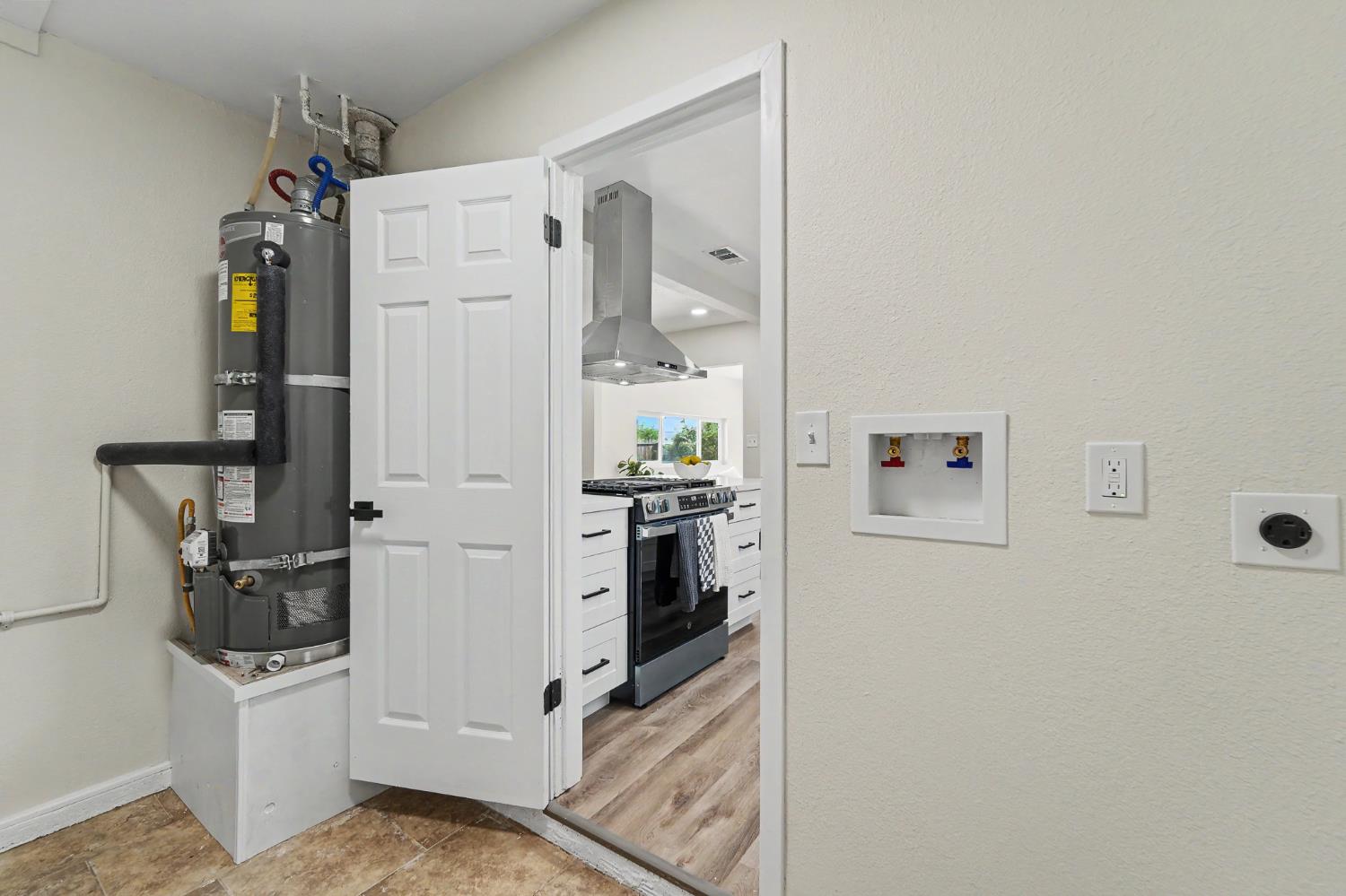 234 S Lee Ave, Oakdale, CA 95361