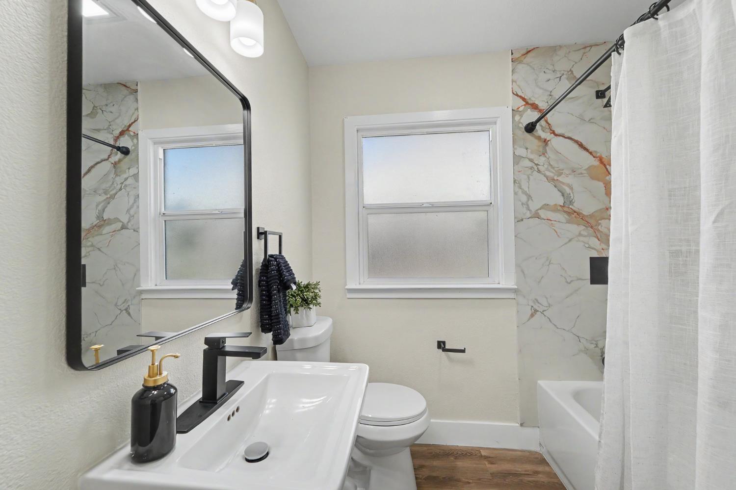 234 S Lee Ave, Oakdale, CA 95361