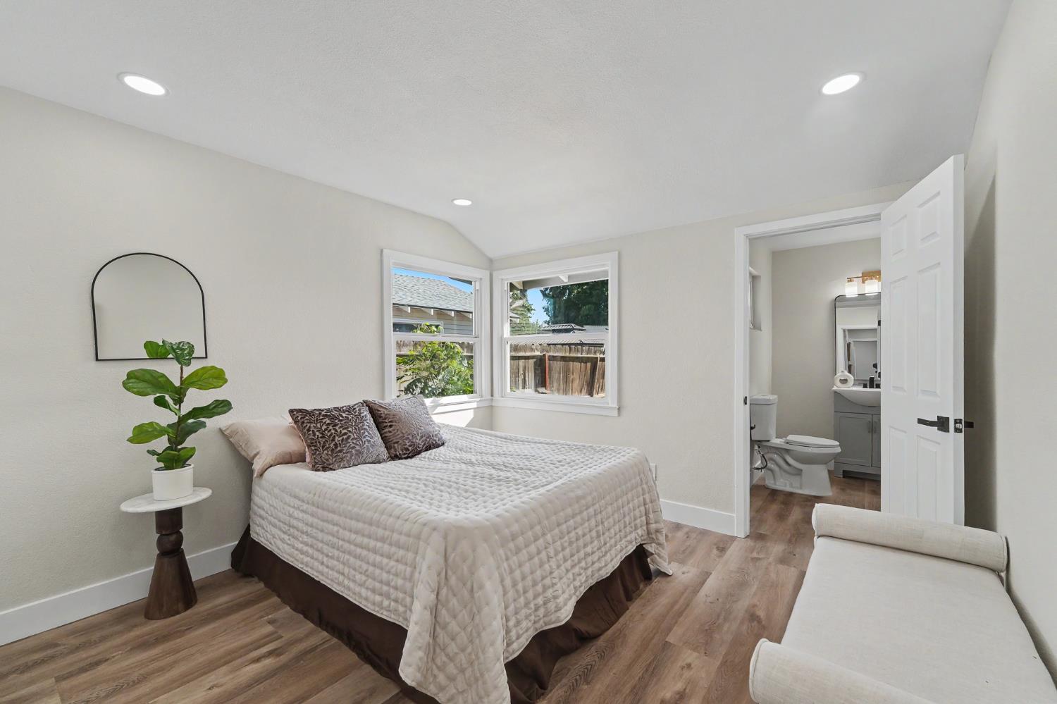234 S Lee Ave, Oakdale, CA 95361