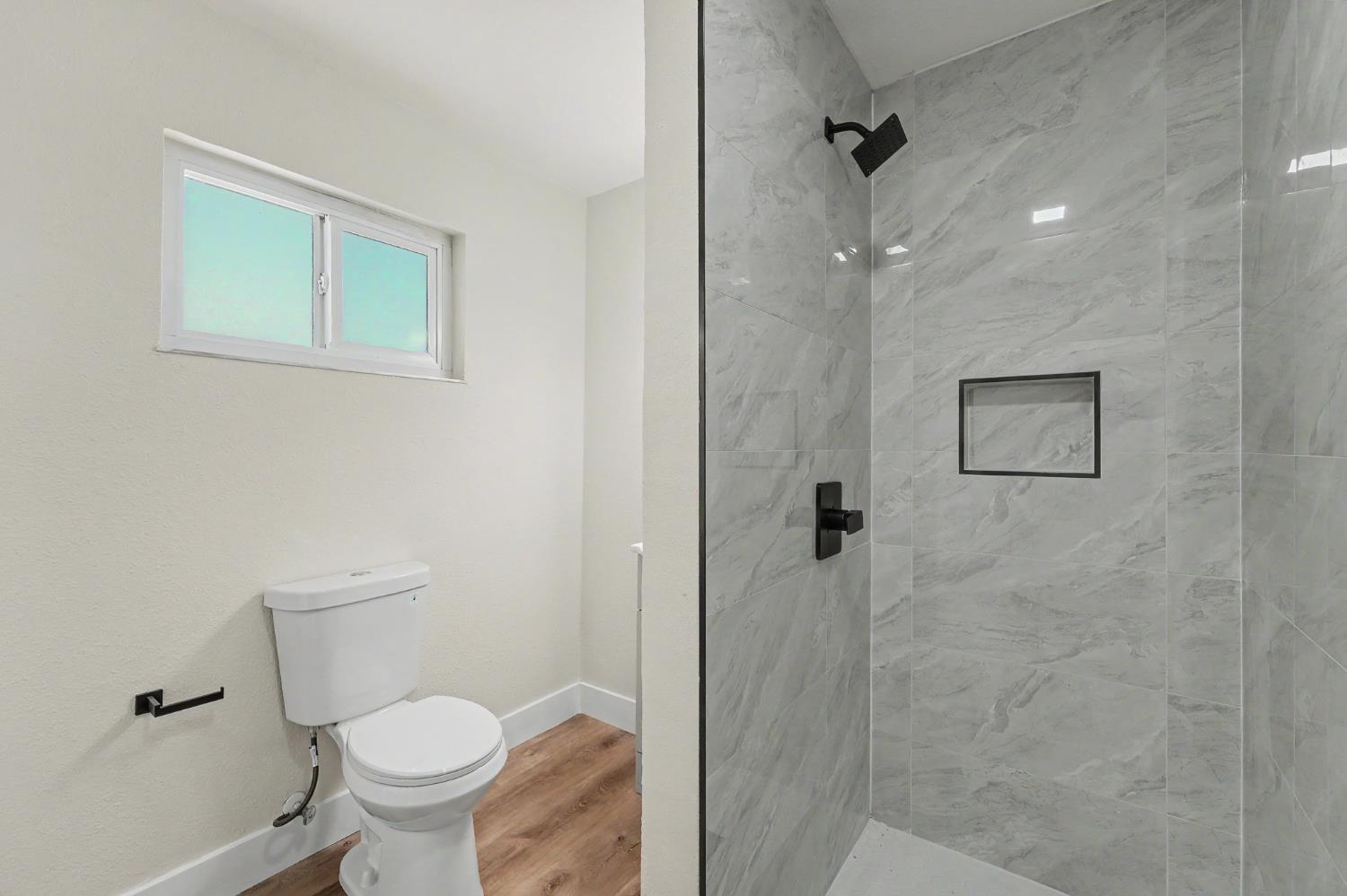234 S Lee Ave, Oakdale, CA 95361