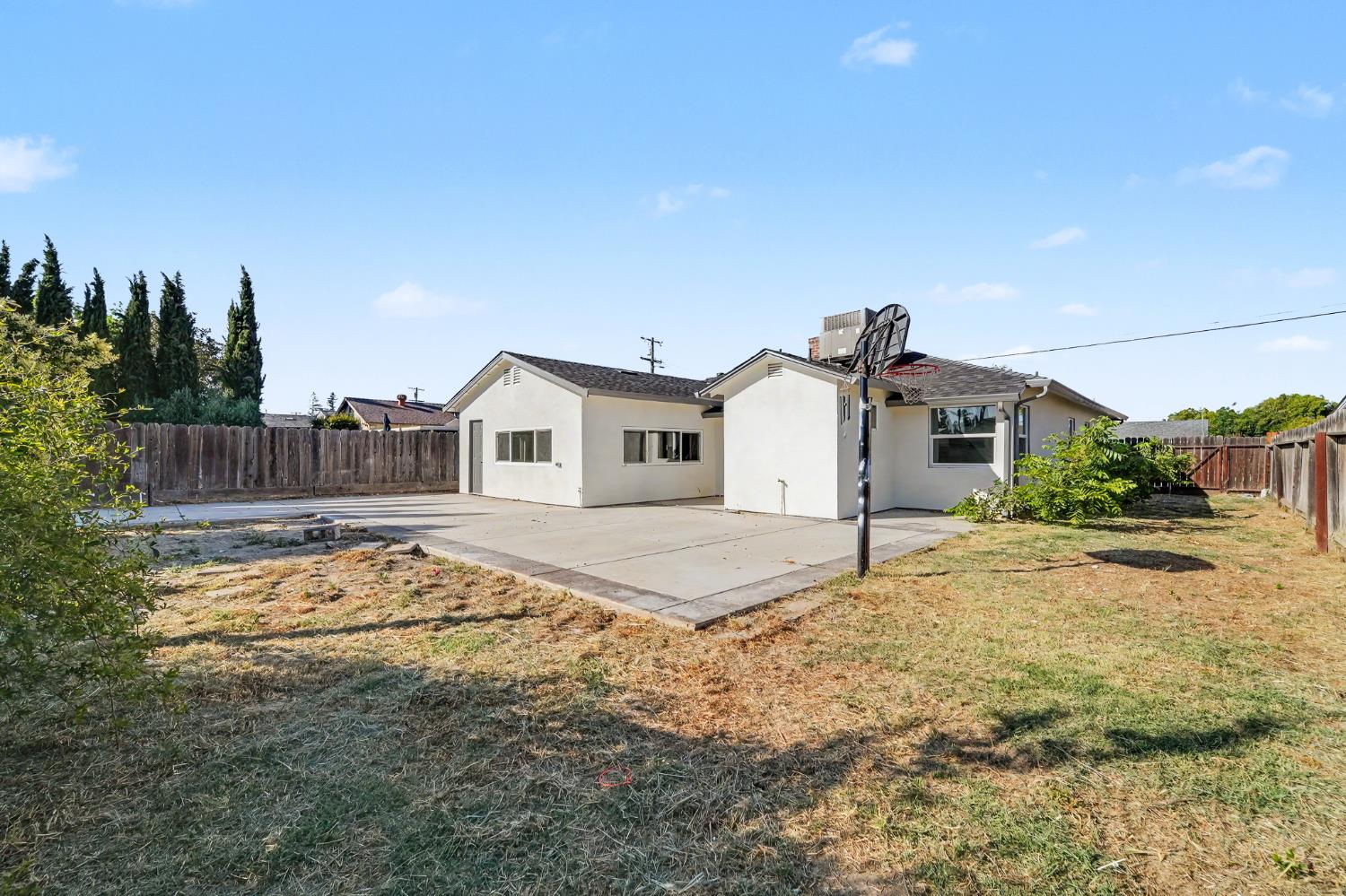 234 S Lee Ave, Oakdale, CA 95361