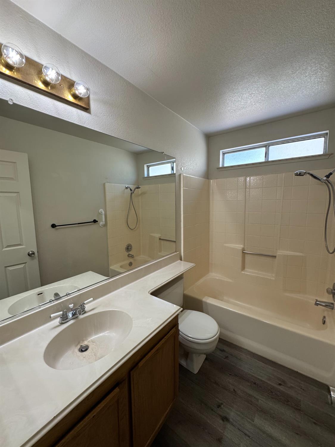 1900 Temescal Dr, Modesto, CA 95355