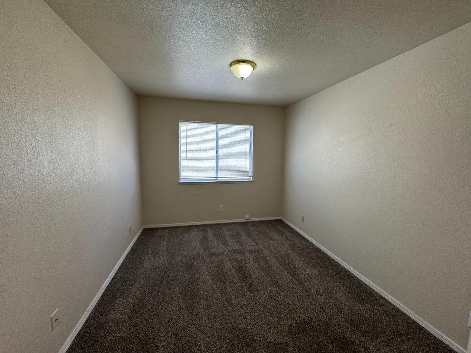 1900 Temescal Dr, Modesto, CA 95355
