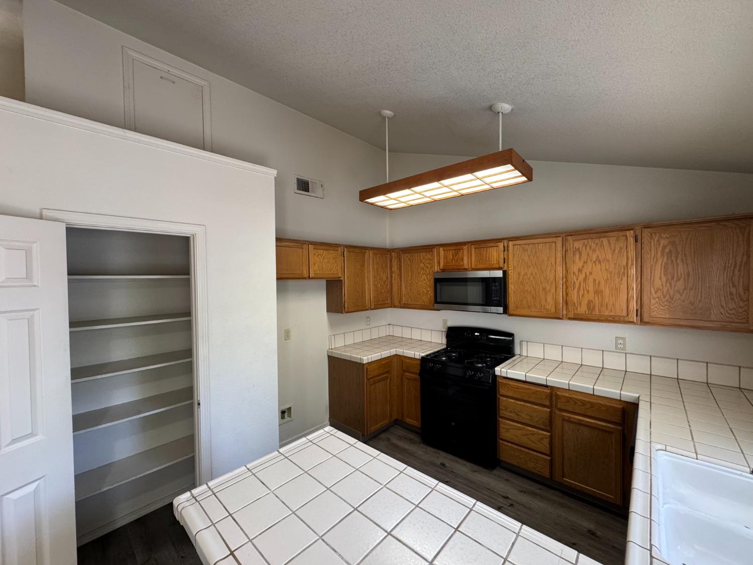 1900 Temescal Dr, Modesto, CA 95355