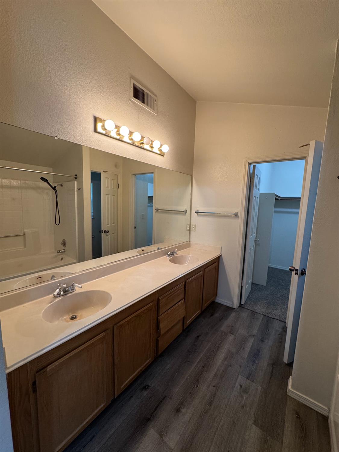 1900 Temescal Dr, Modesto, CA 95355
