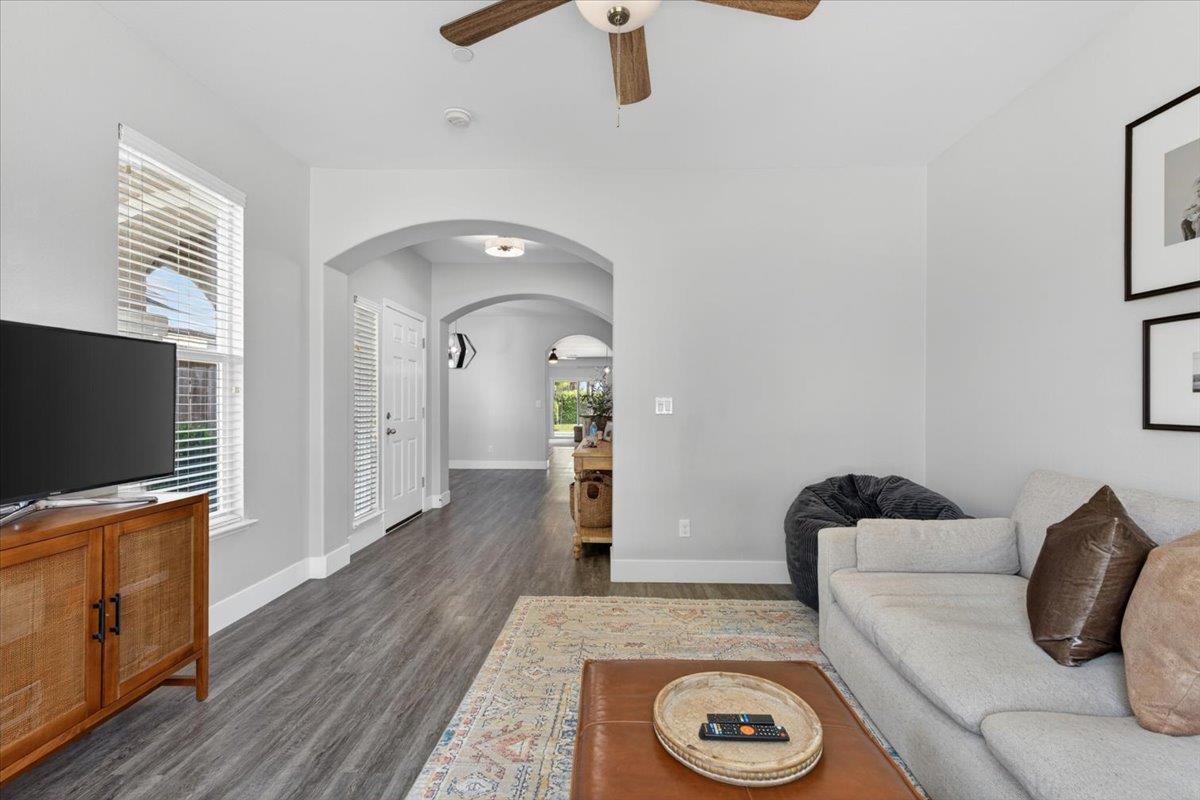 437 Silver Ridge Ct, Oakdale, CA 95361
