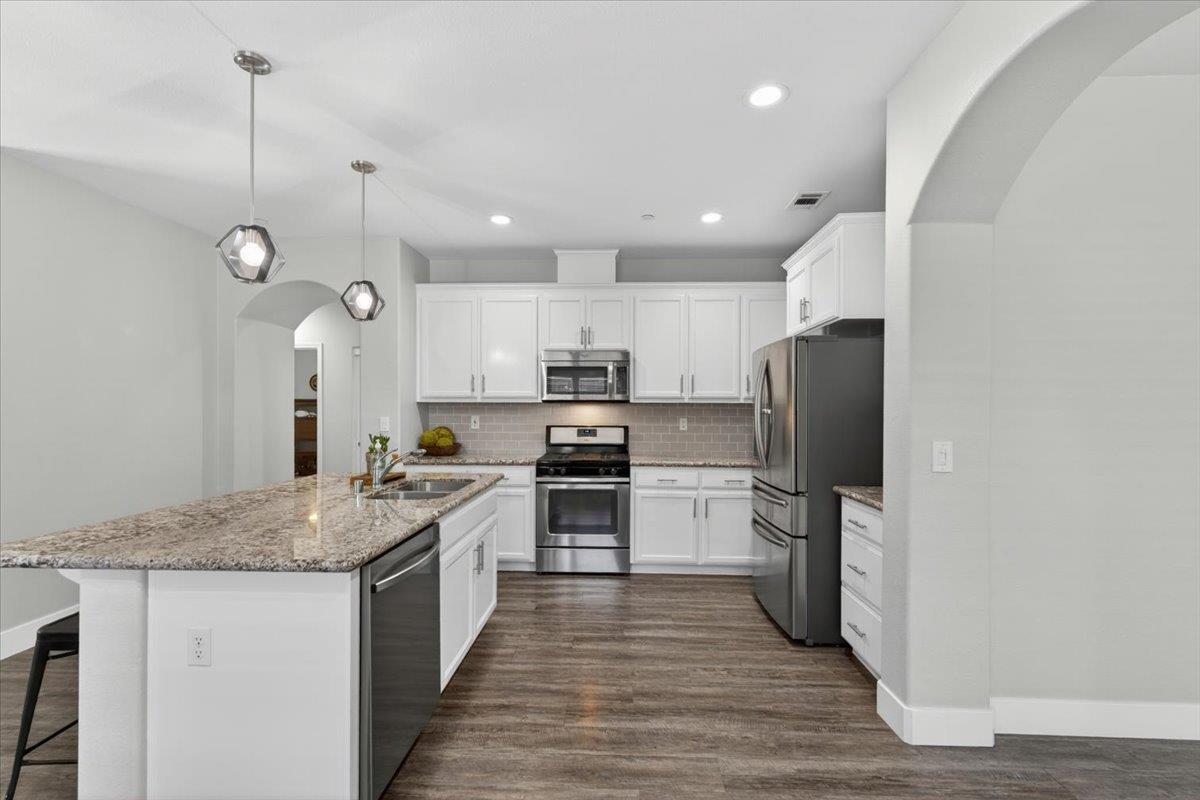 437 Silver Ridge Ct, Oakdale, CA 95361