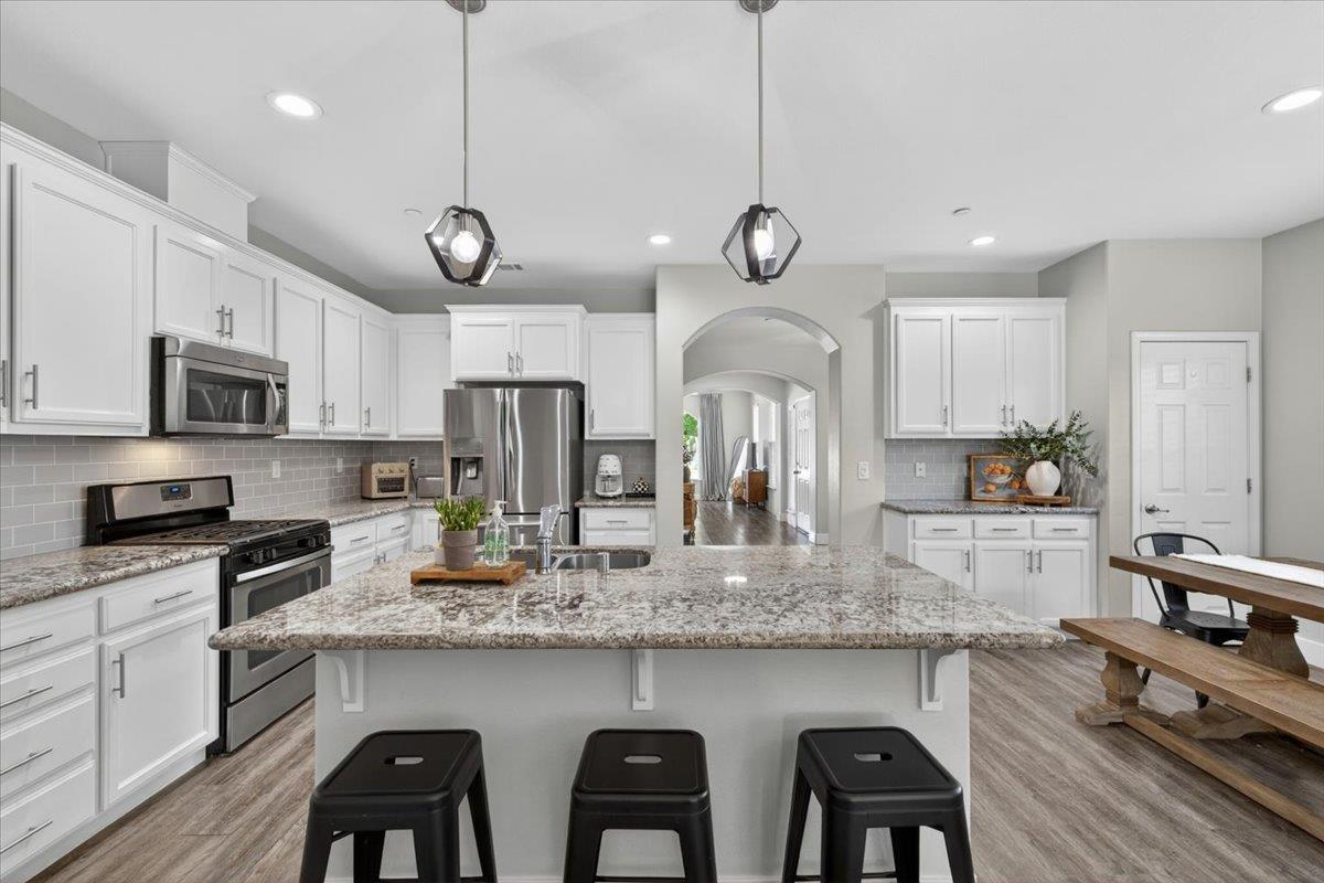 437 Silver Ridge Ct, Oakdale, CA 95361